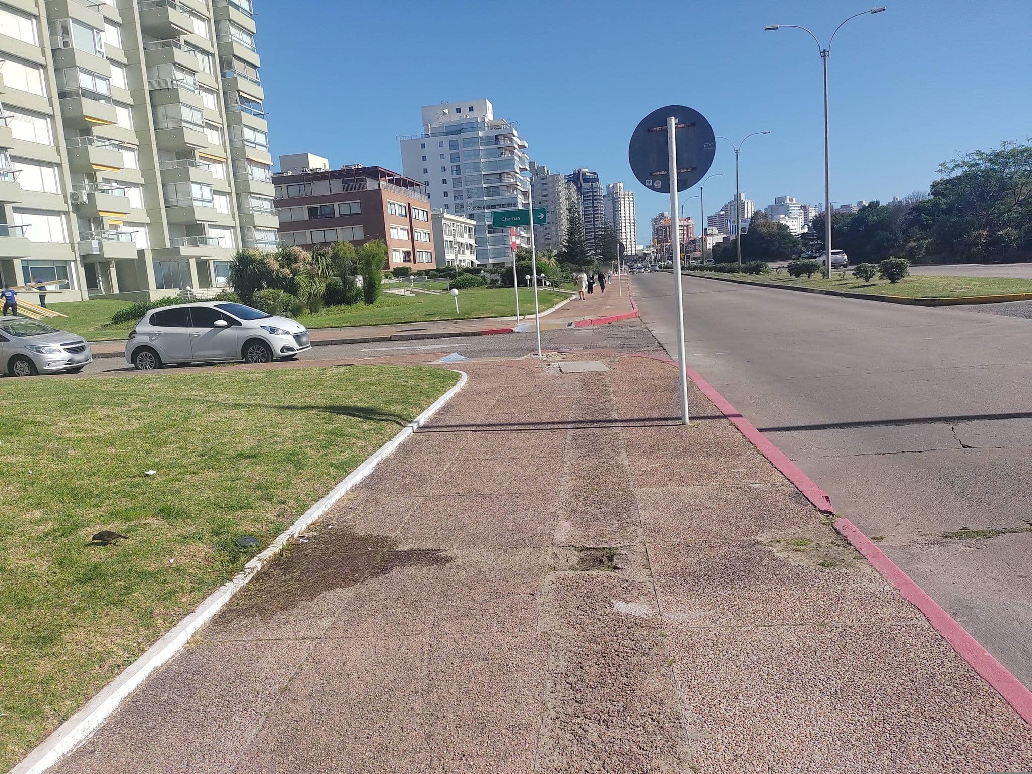 Street view near Uy Sunset Beach Hotel, Punta del Este — © mapeadora (CC BY-SA · Mapillary)