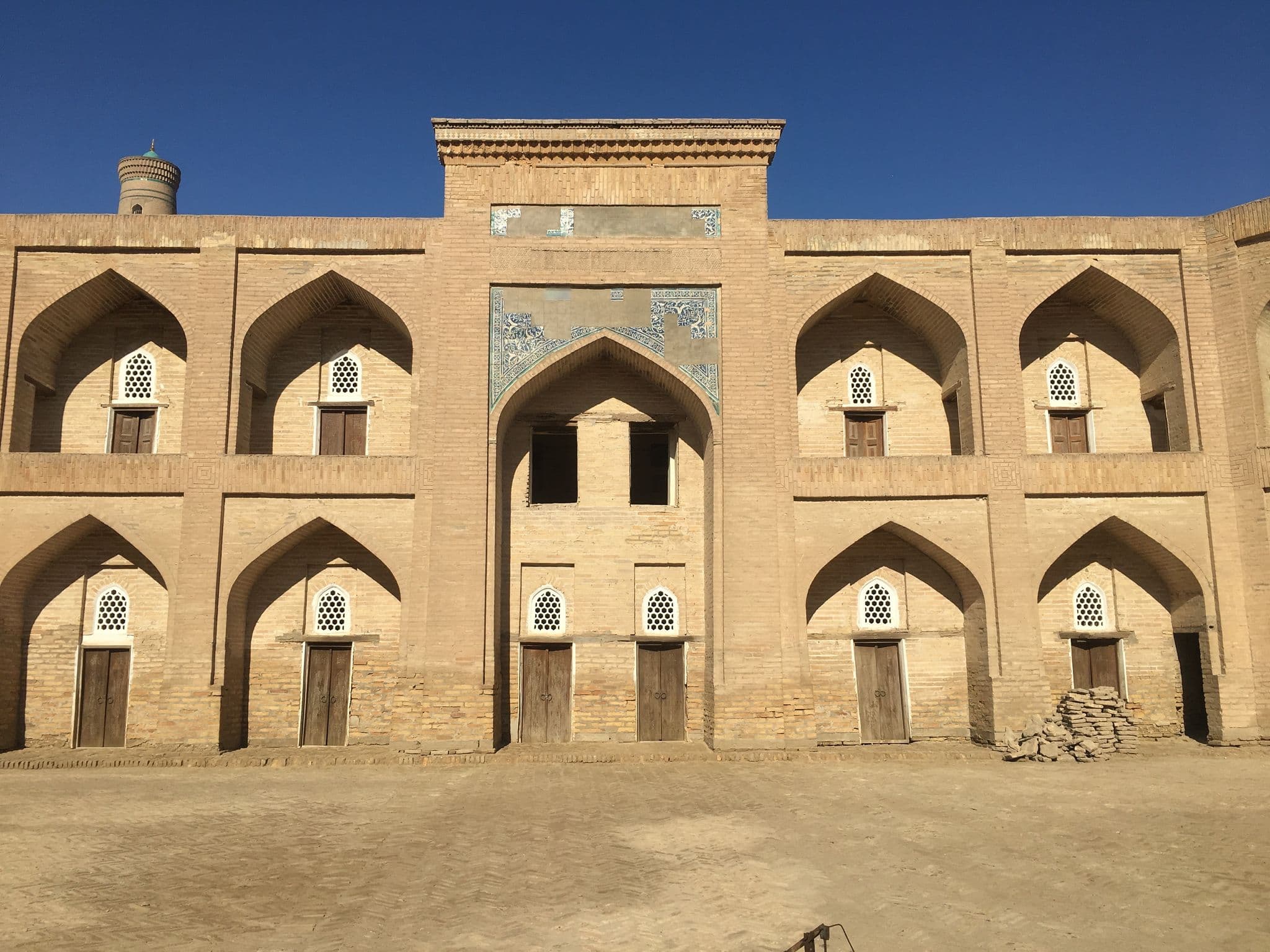 Street view near Farrukh Tschaichana, Xiva — © apmwa (CC BY-SA · Mapillary)