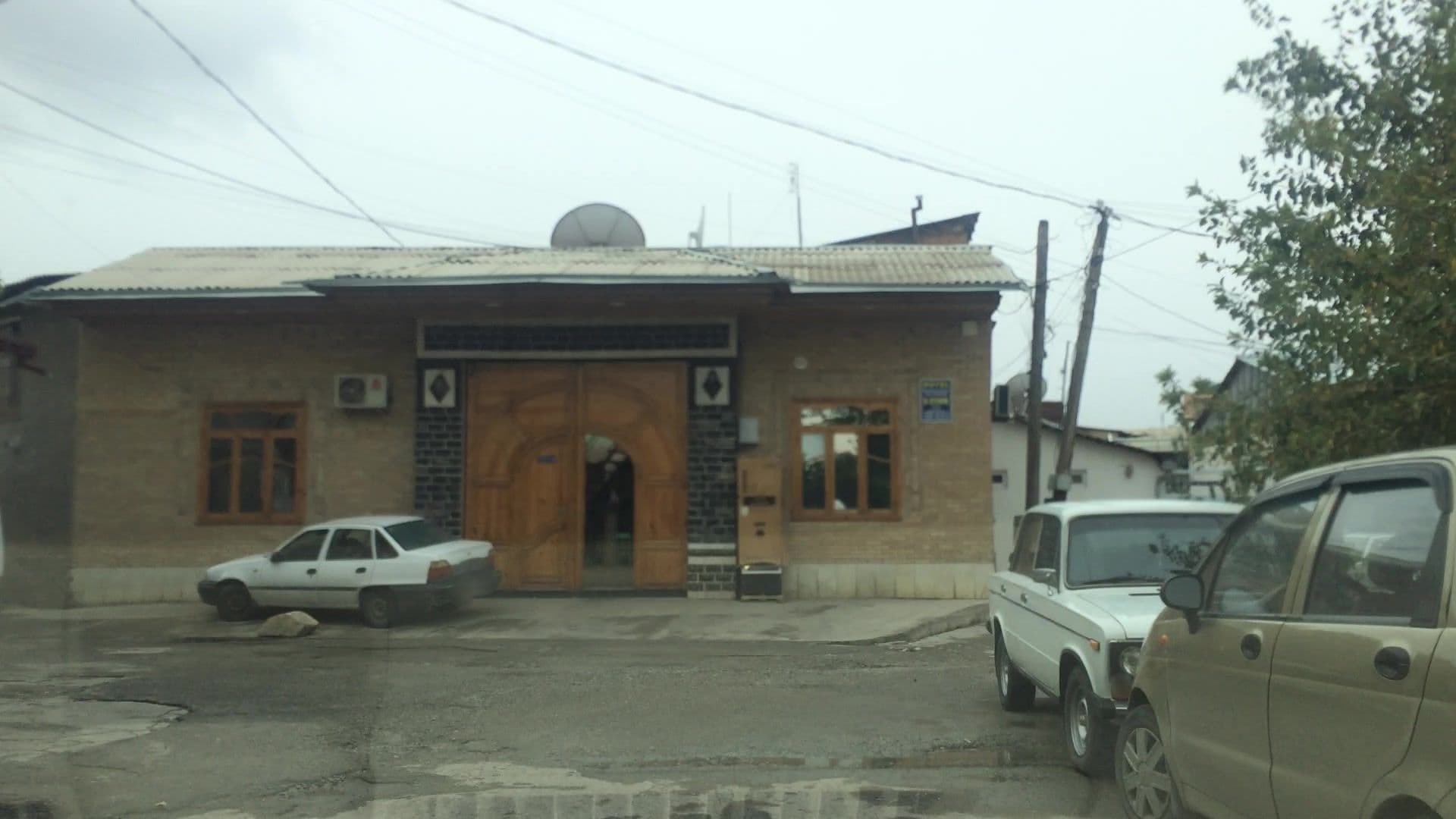 Street view near Sam Muxarram Ona, Samarkand