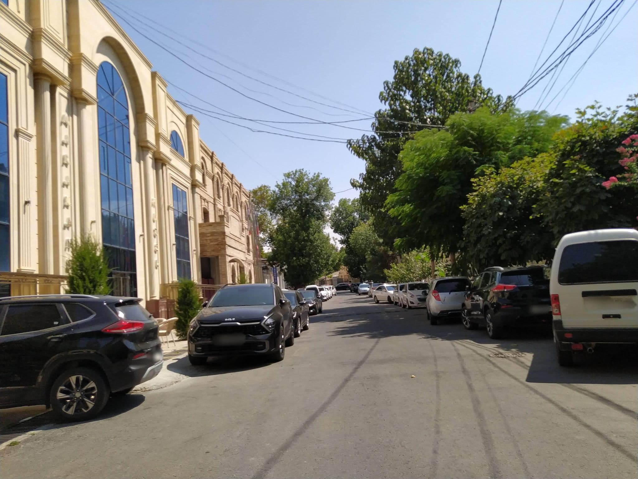 Street view near Marakanda Hotel, Samarkand — © ZafarDusanov (CC BY-SA · Mapillary)