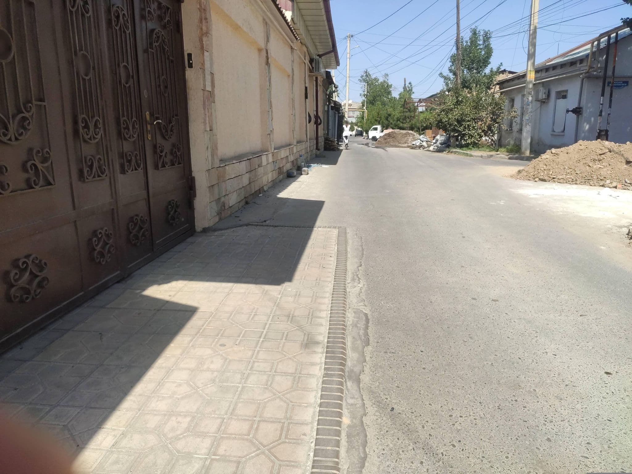 Street view near Amir Khan hostel, Tashkent