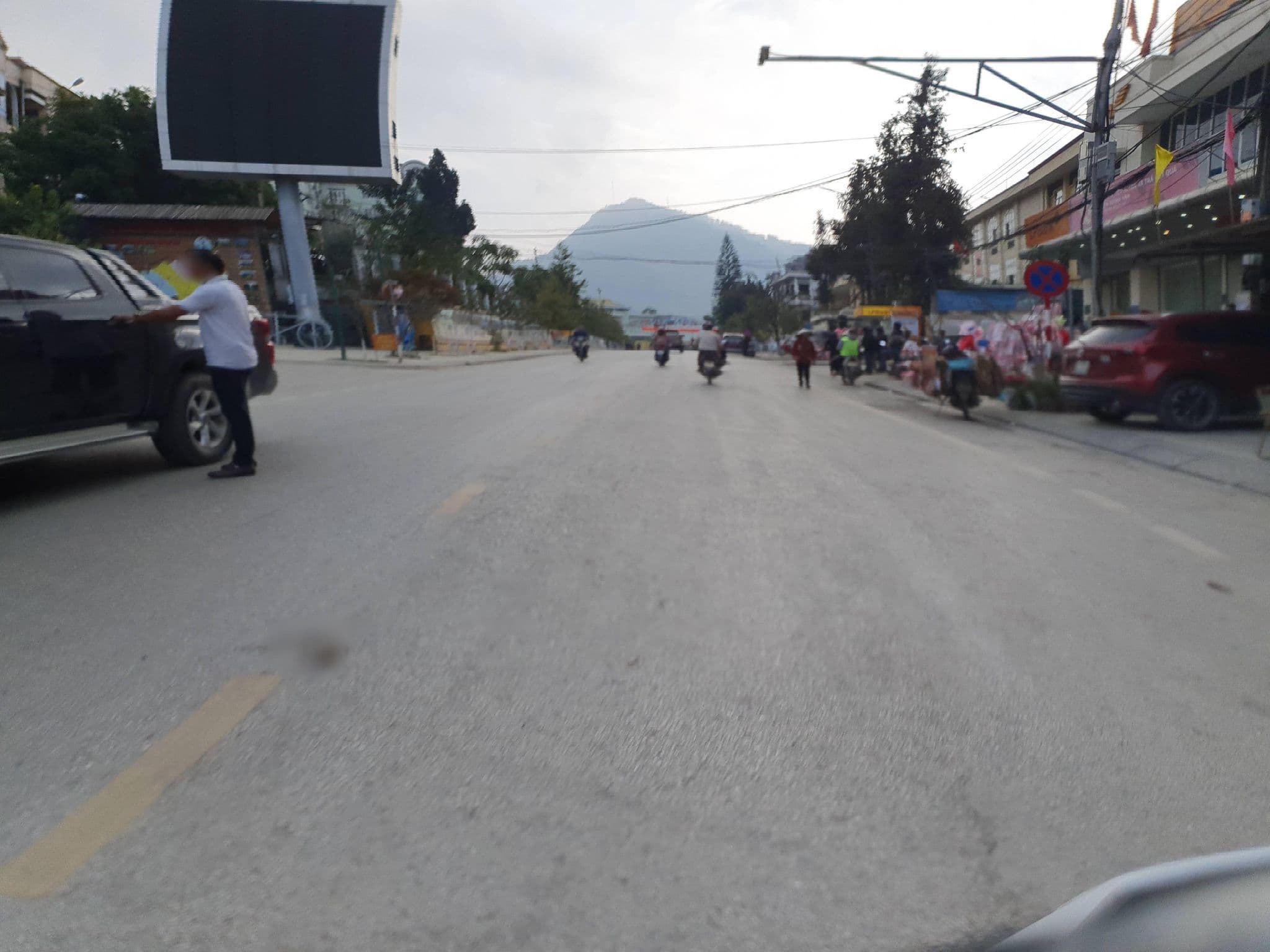 Street view near Thai Tinh, Thị Trấn Đồng Văn — © russmcd (CC BY-SA · Mapillary)