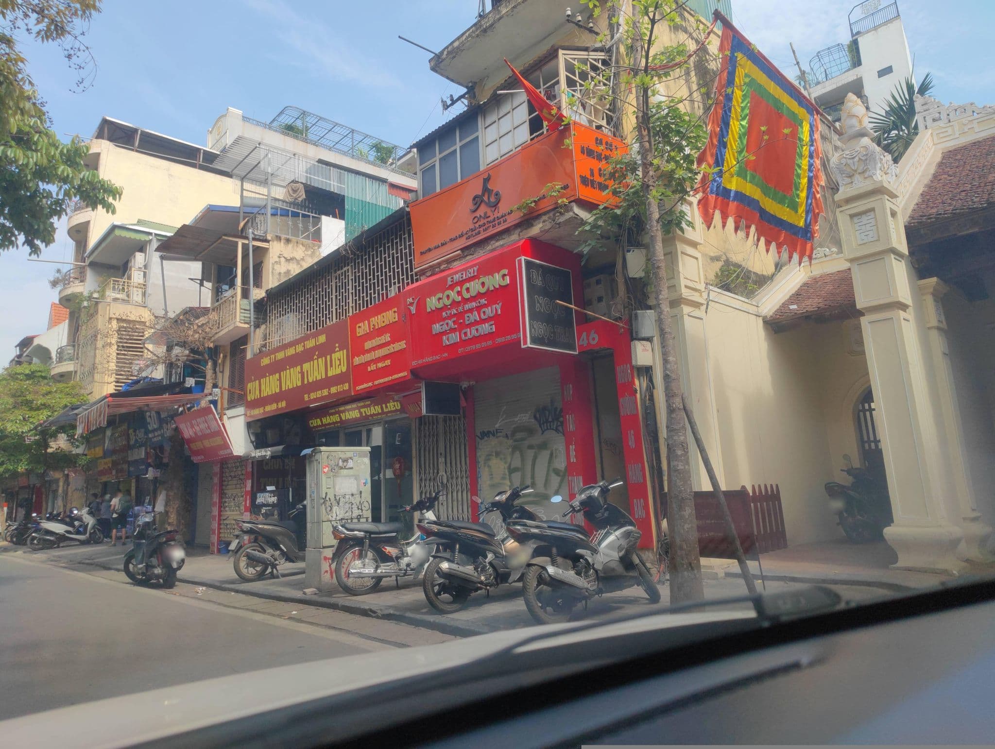 Street view near Khách Sạn Camellia, Hoàn Kiếm — © hn_right_2 (CC BY-SA · Mapillary)