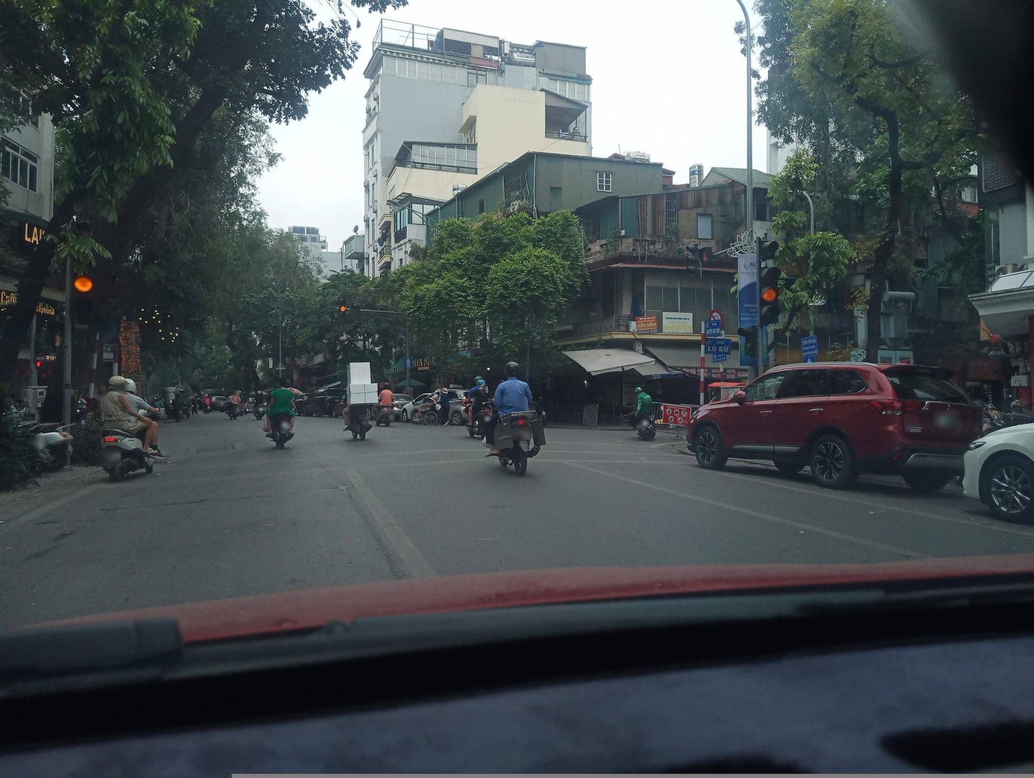 Street view near Khách Sạn Indochina, Hoàn Kiếm