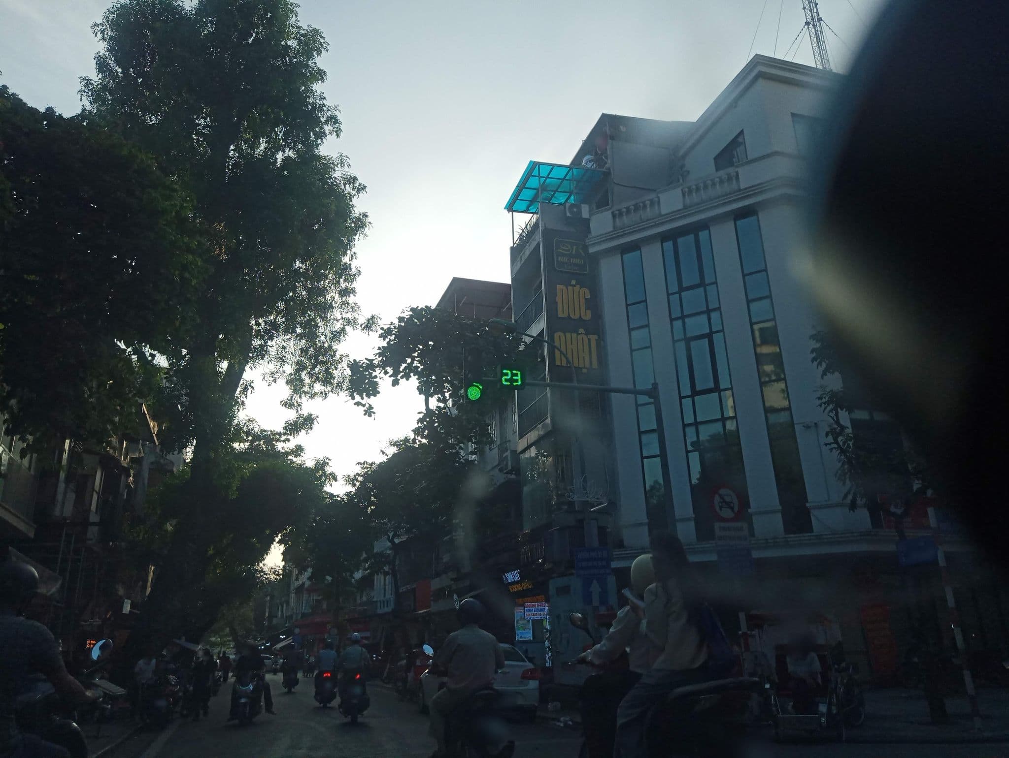 Street view near Khách Sạn Gia Bảo Grand, Hoàn Kiếm — © hn_front_1 (CC BY-SA · Mapillary)