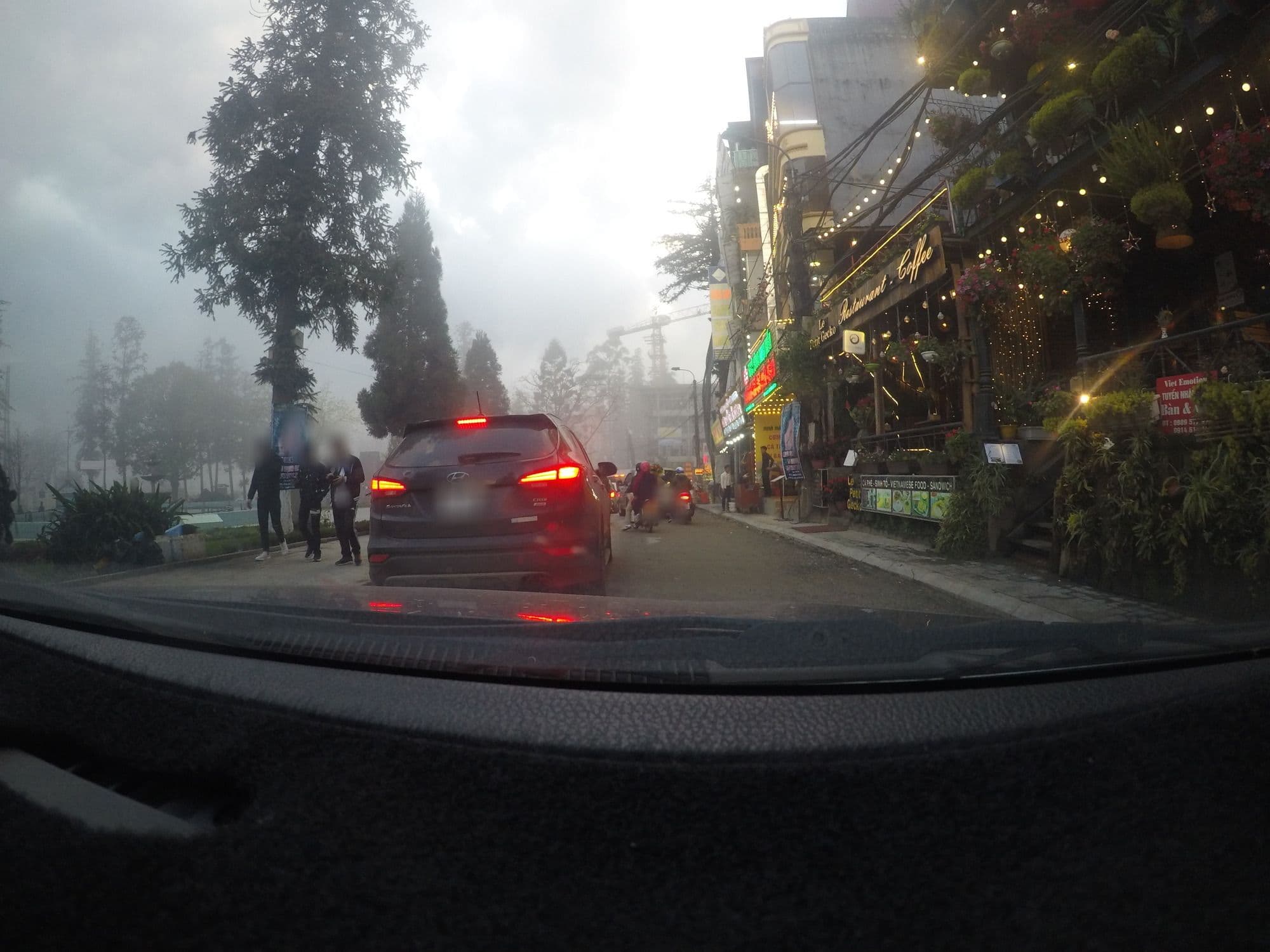 Street view near Viêt Emotion, Sa Pa