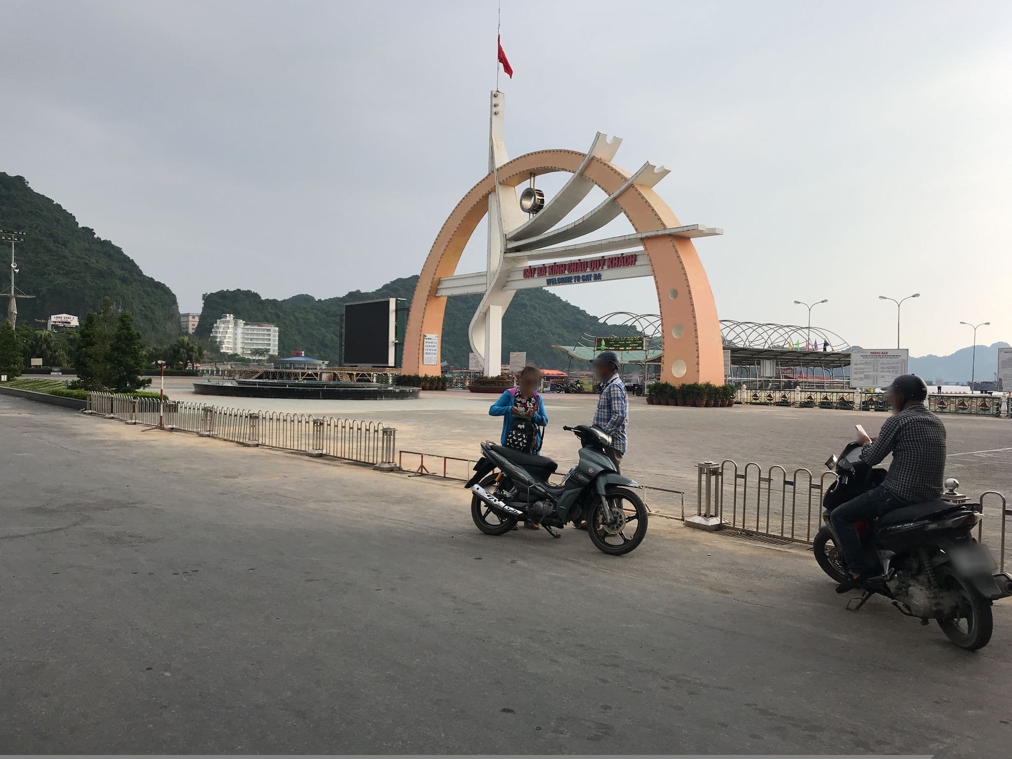 Street view near Yen Thanh, Cát Bà — © nigelramsay (CC BY-SA · Mapillary)