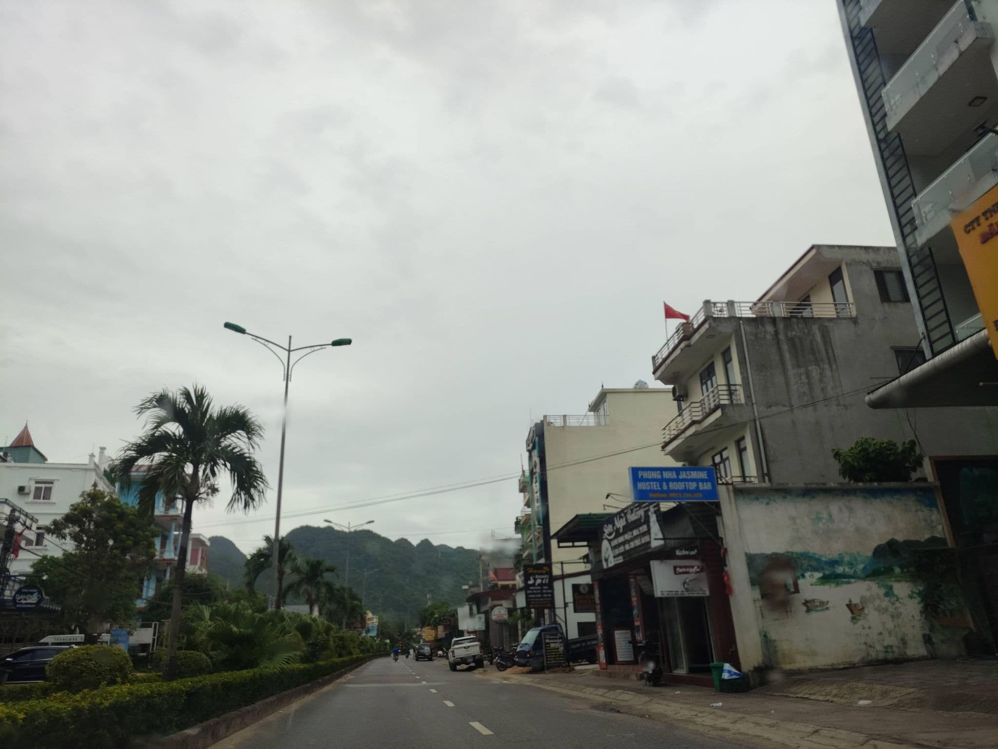 Street view near Phong Nha I Hotel, Xuân Sơn — © hn_right_1 (CC BY-SA · Mapillary)