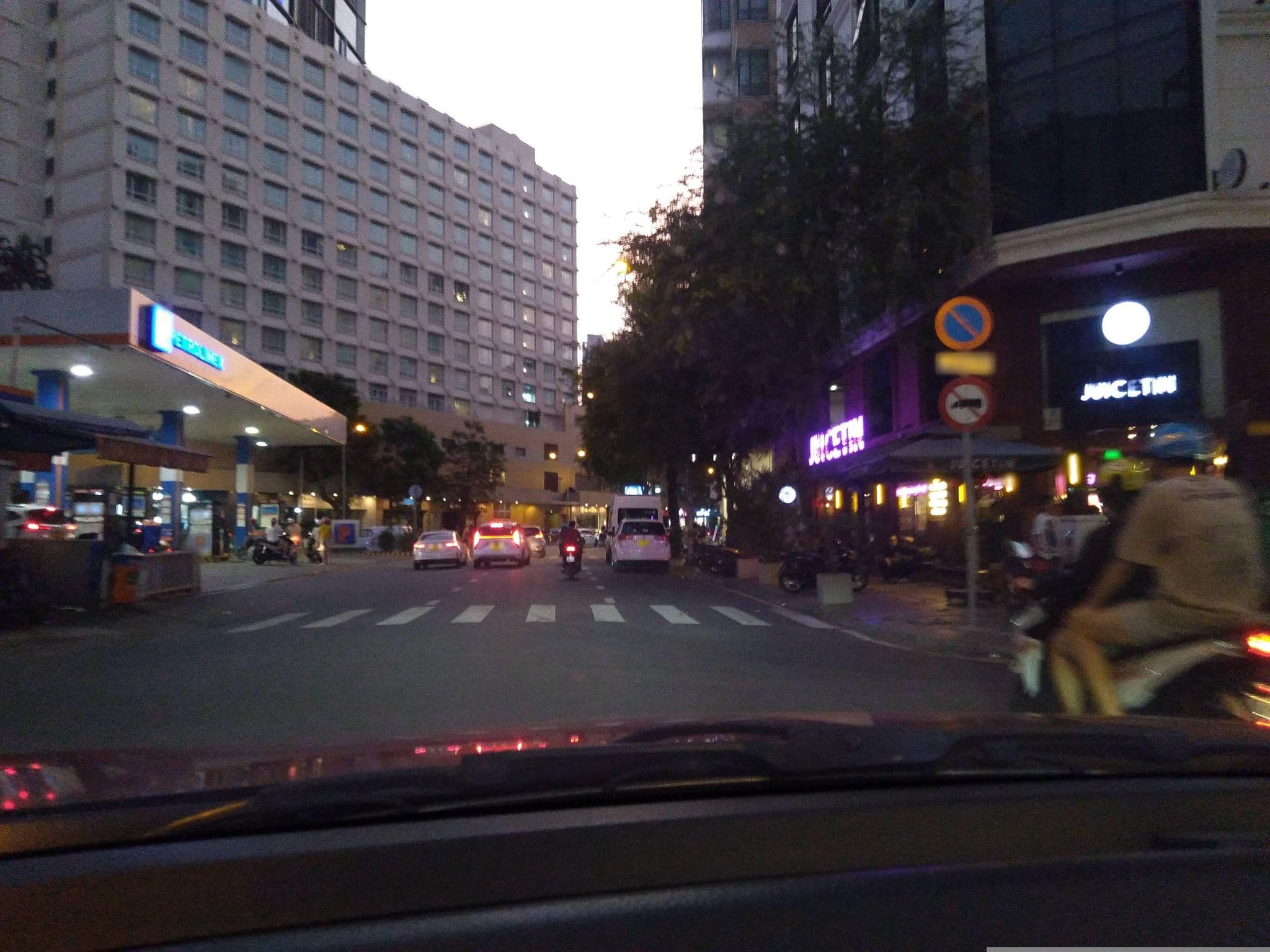Street view near Thuan Thien Hotel, Quận Ba