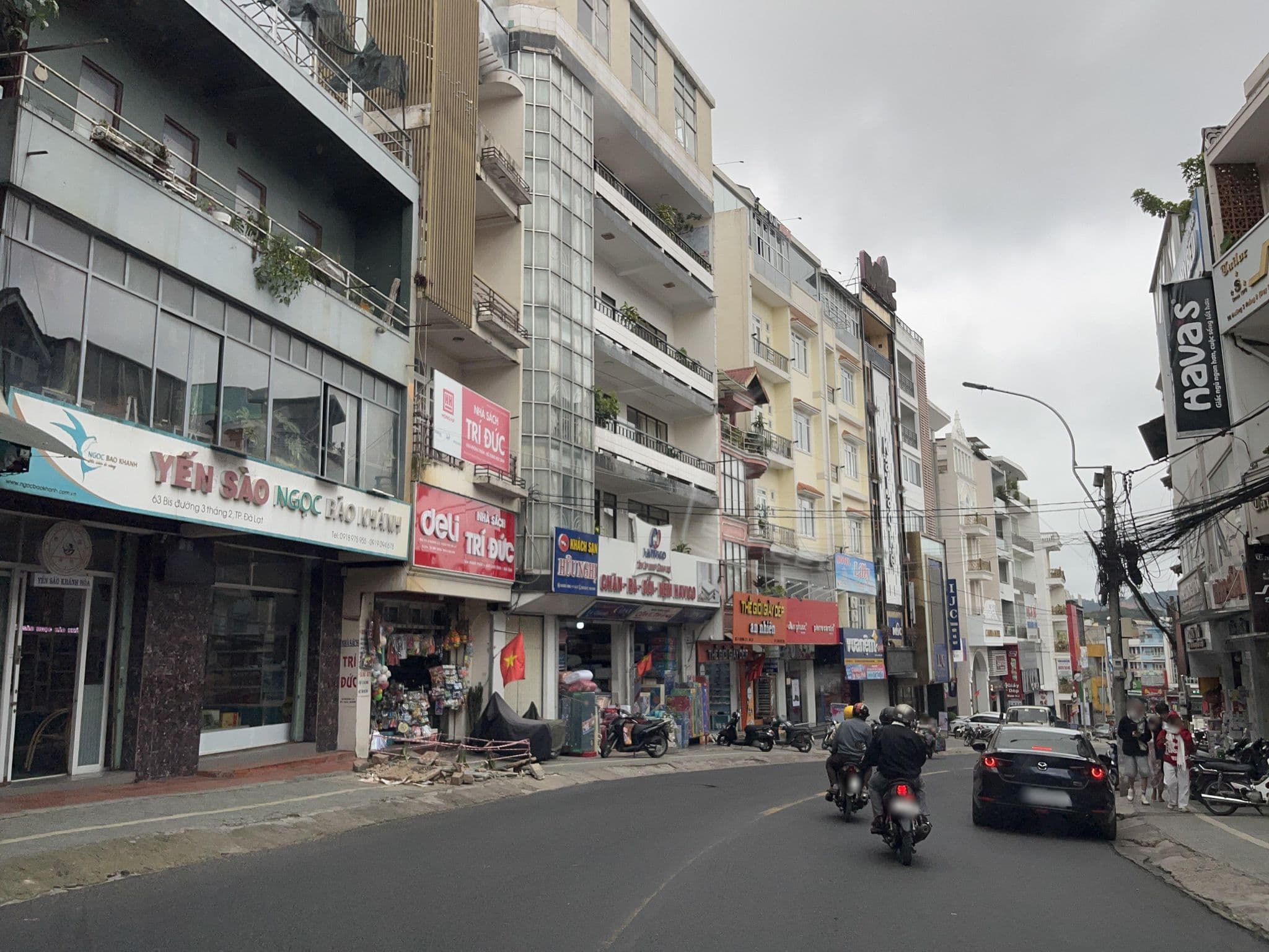 Street view near Dalat Central Hostel, Ðà Lạt