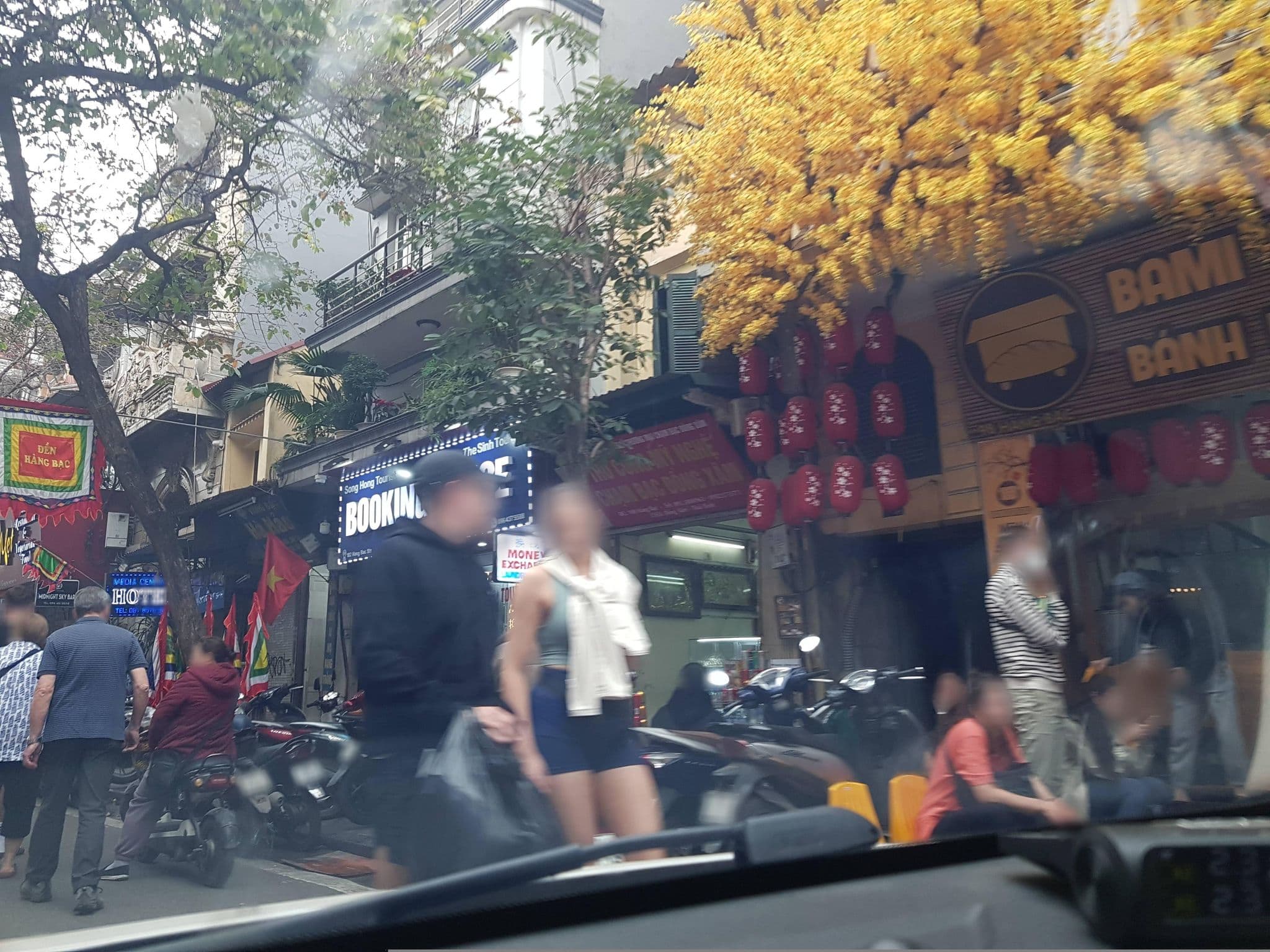 Street view near Khách Sạn Green Diamond, Hoàn Kiếm — © hn_right_1 (CC BY-SA · Mapillary)