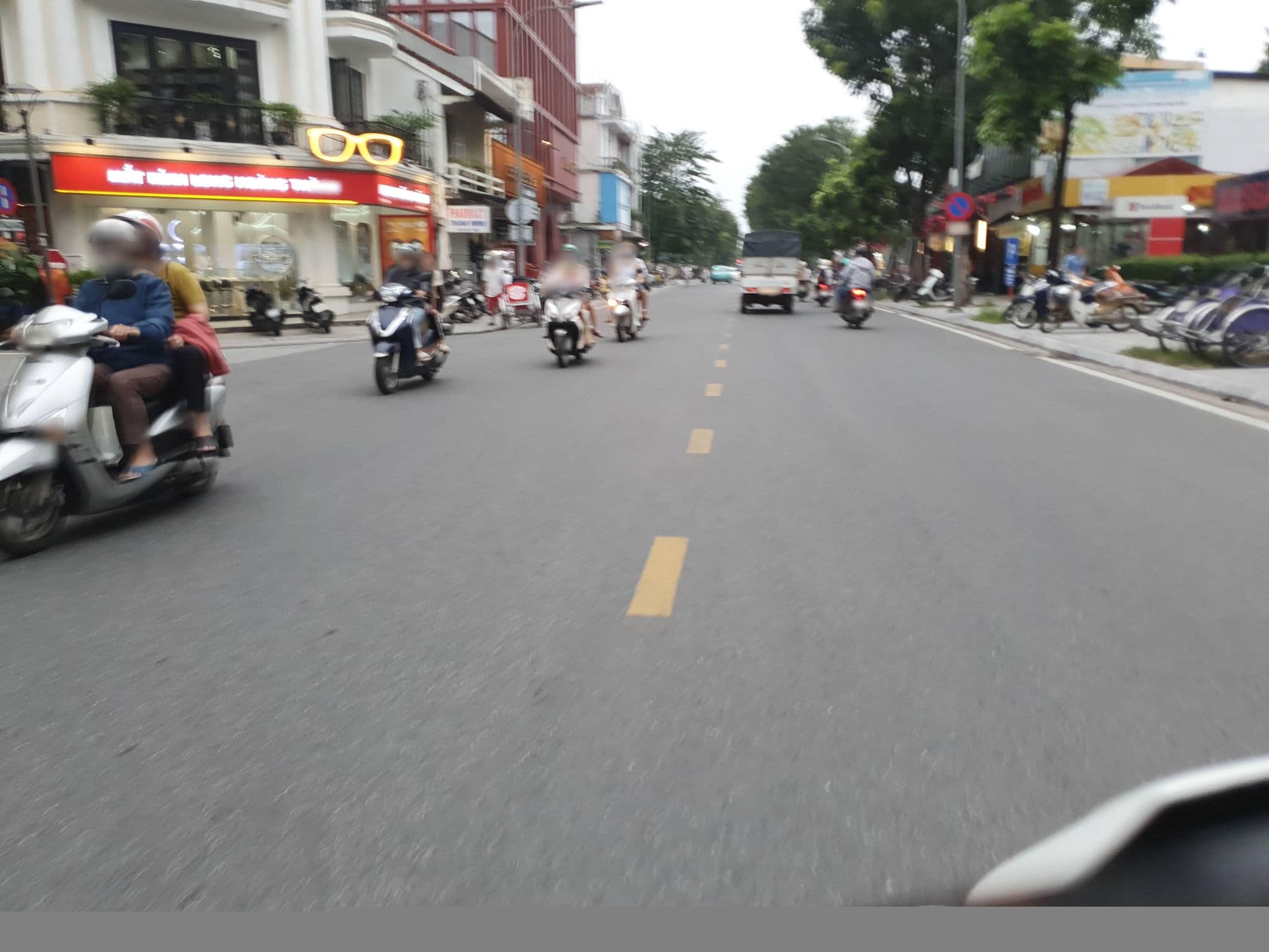 Street view near Century Riverside Hotel, Huế