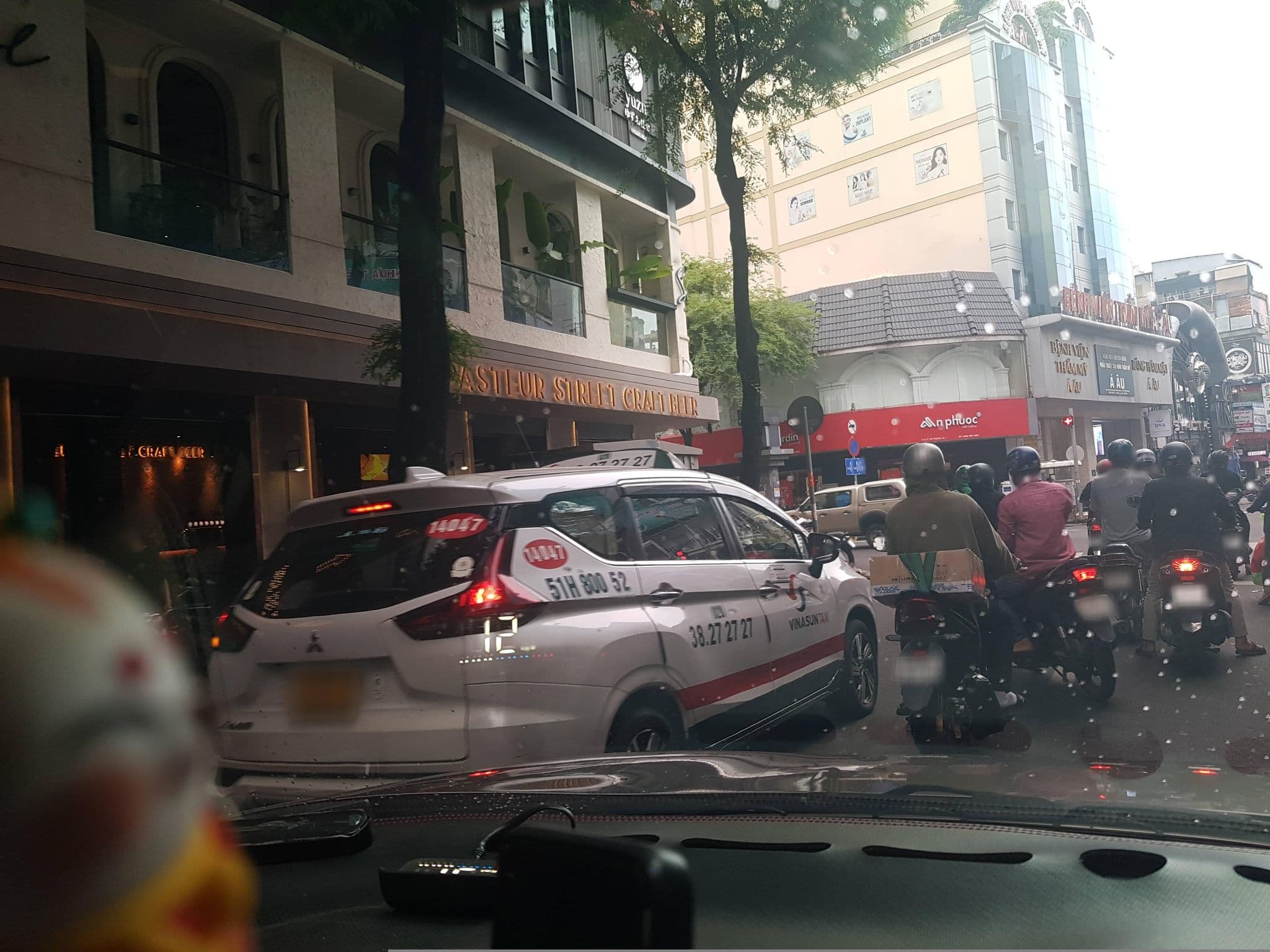 Street view near Khách Sạn Kelly, Quận Ba