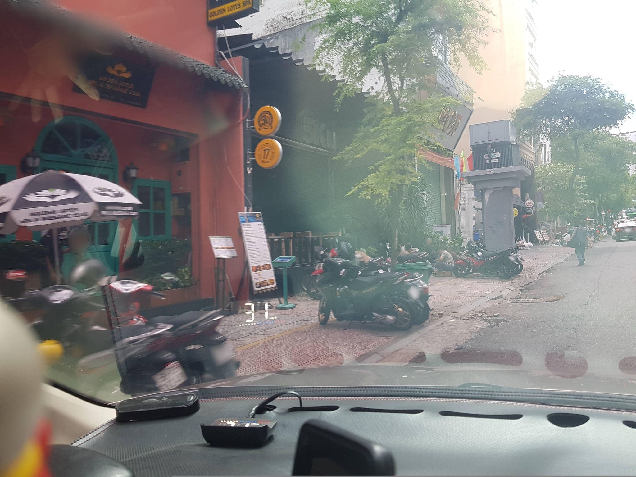 Street view near Khách Sạn Medal, Quận Bốn