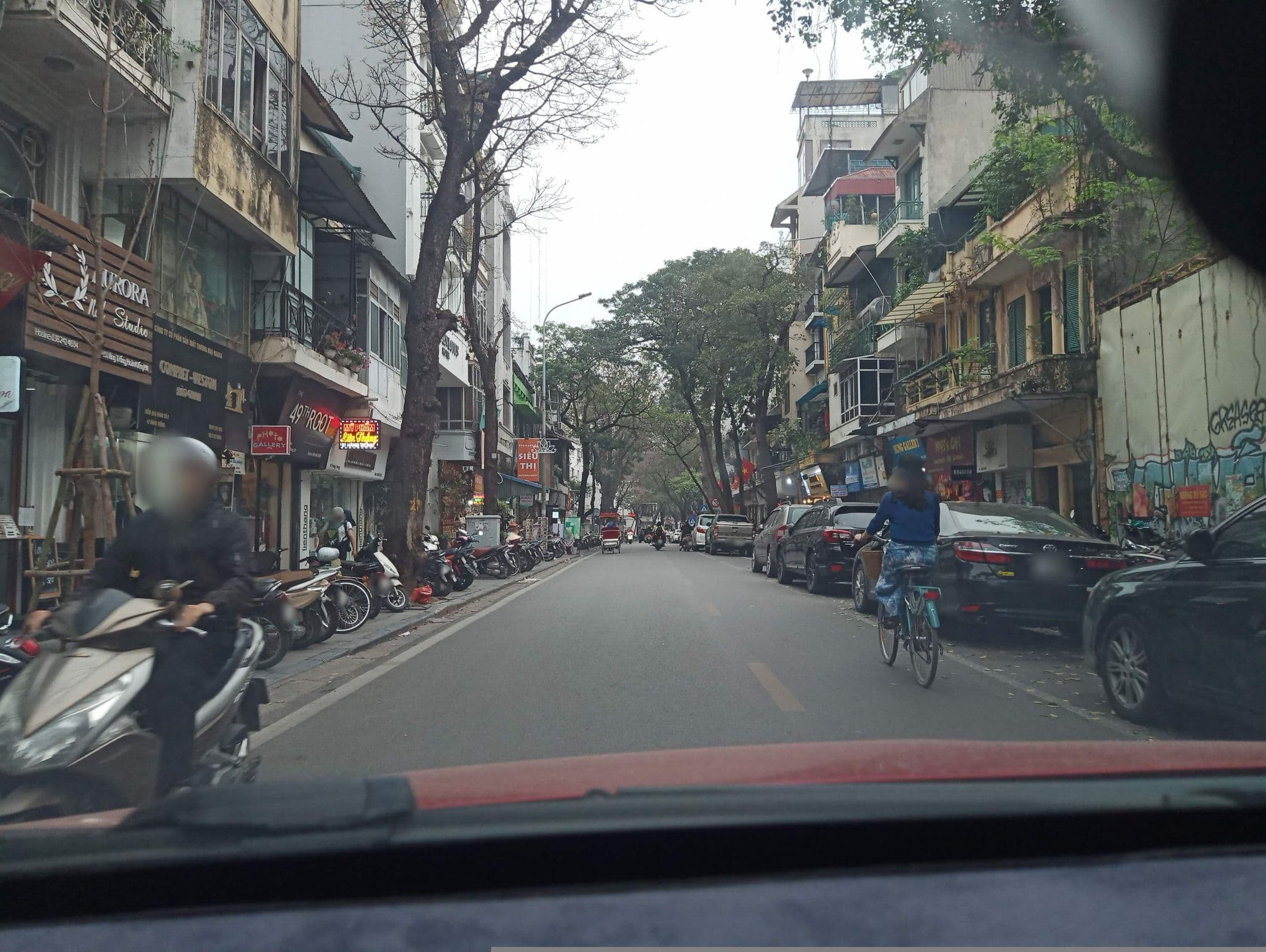 Street view near Khách Sạn Hồ Hoàn Kiếm, Hoàn Kiếm