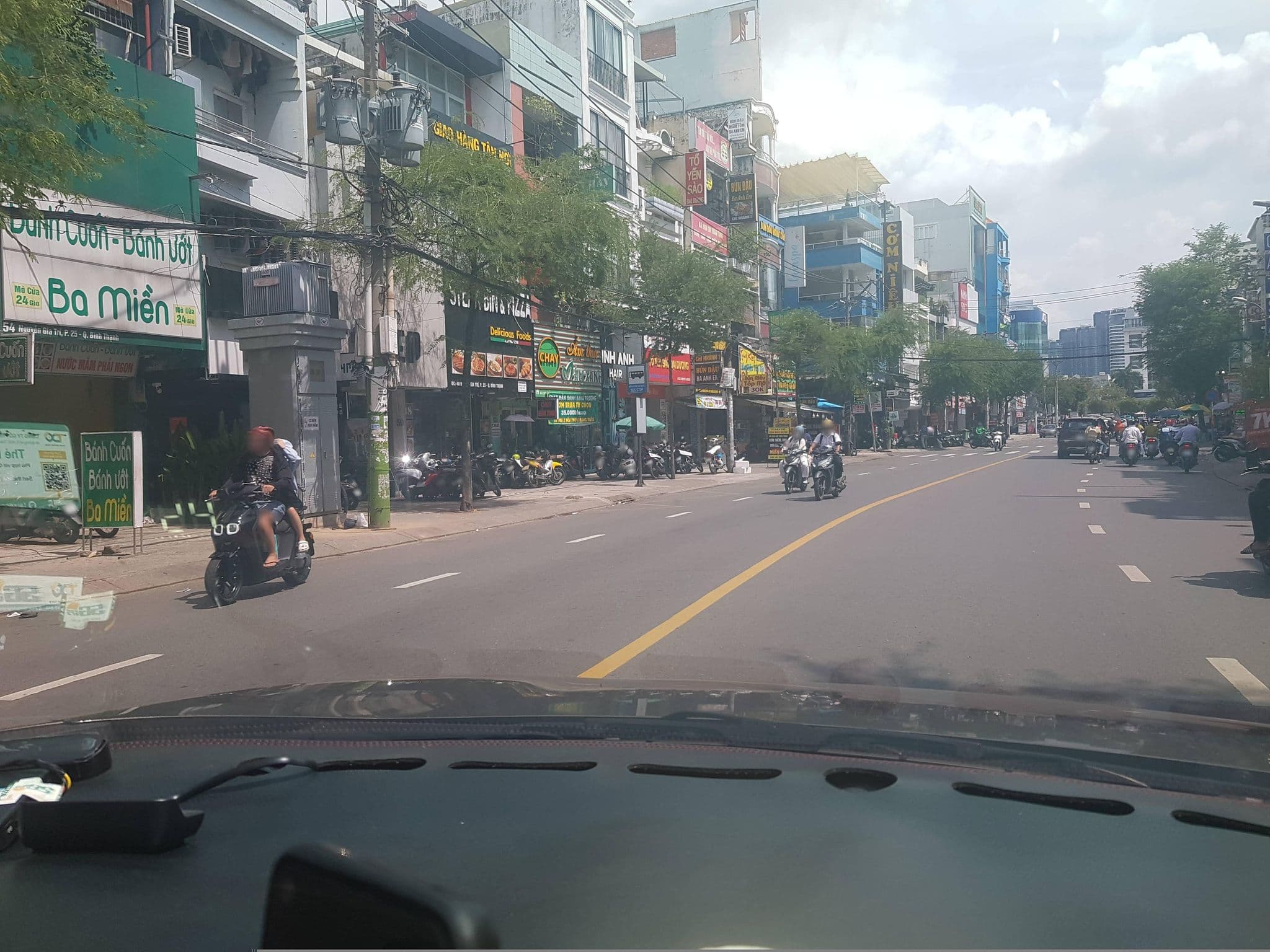 Street view near Khách Sạn Lại Trần, Bình Thạnh — © bemaps1 (CC BY-SA · Mapillary)