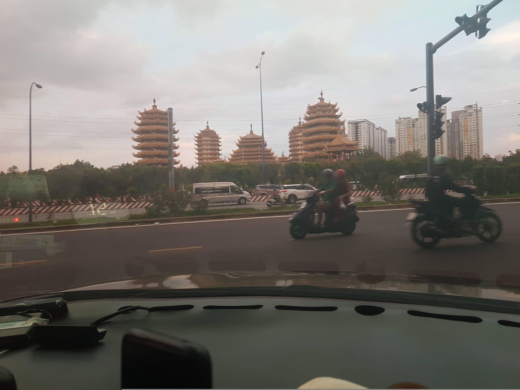 Street view near Khách Sạn Somerset Vista, Bình Thạnh — © bemaps1 (CC BY-SA · Mapillary)
