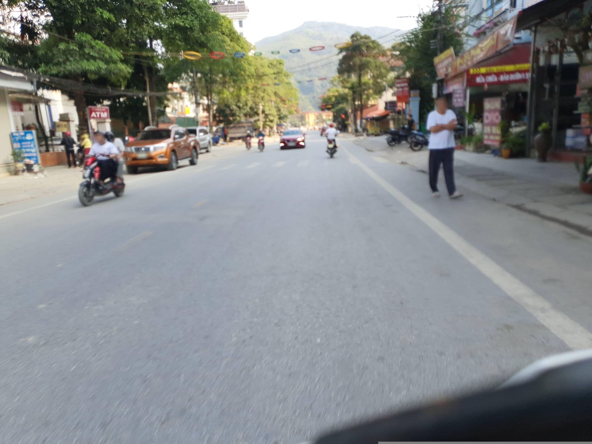 Street view near Thao Nguyen, Thị Trấn Yên Minh — © russmcd (CC BY-SA · Mapillary)