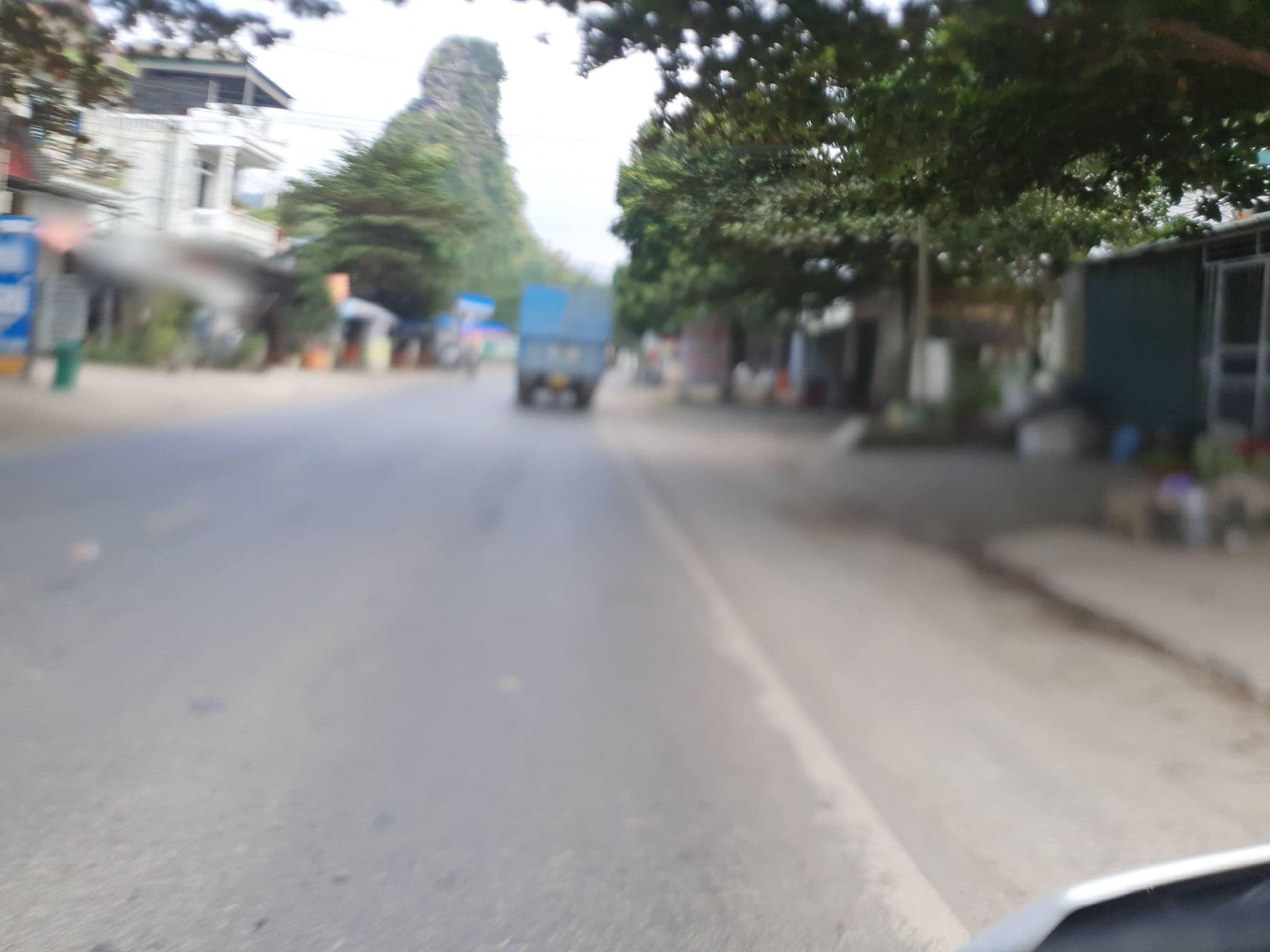 Street view near Nga Nghi sign, Hòa Bình — © russmcd (CC BY-SA · Mapillary)