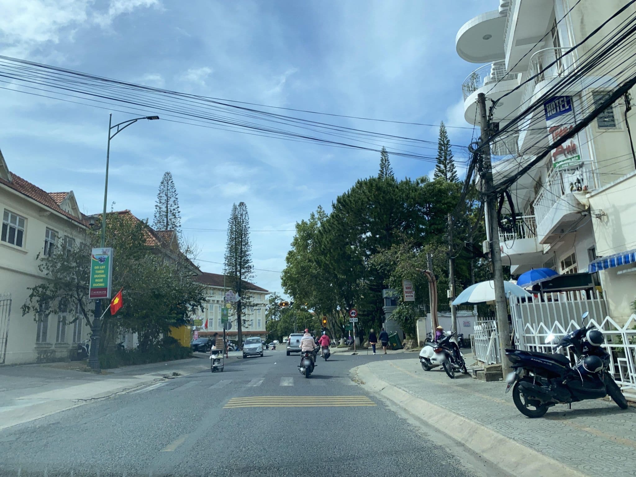 Street view near Hotel Trang Anh, Ðà Lạt — © DriveWithHoang (CC BY-SA · Mapillary)