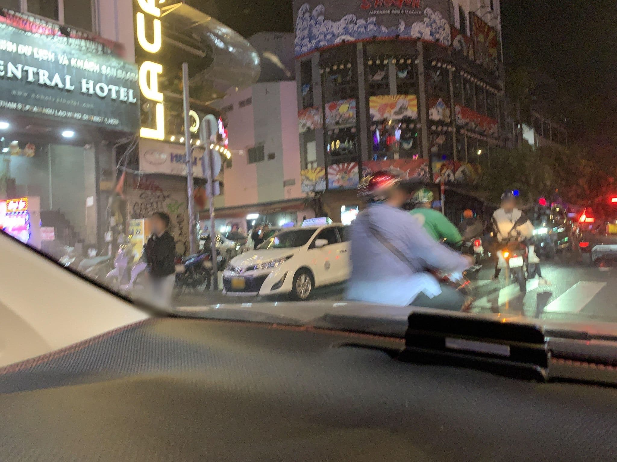 Street view near Khách Sạn Aston, Quận Ba