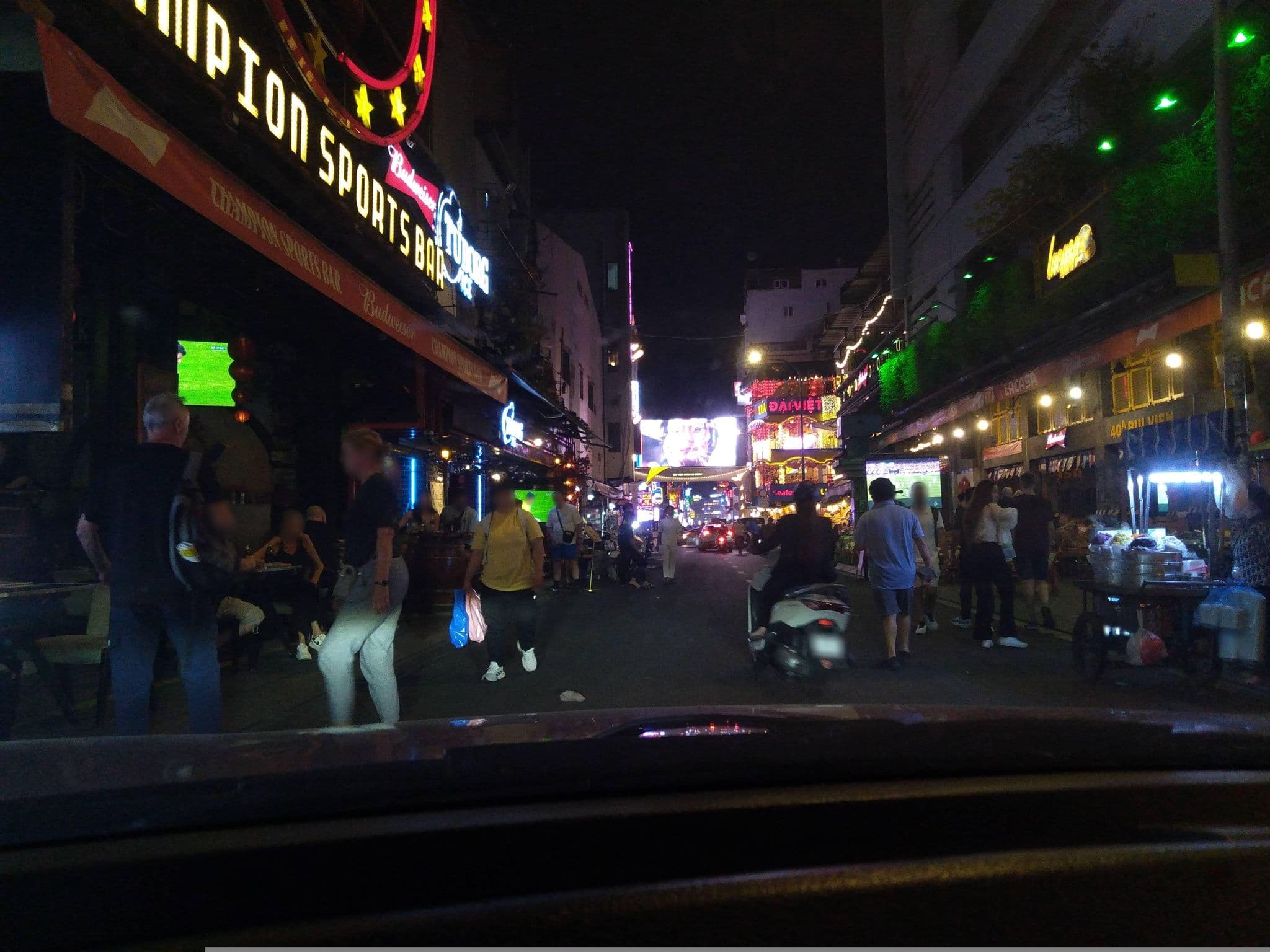 Street view near Khách Sạn An An, Quận Ba