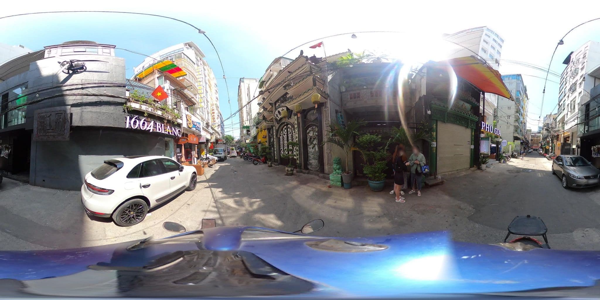 Street view near Khách Sạn Yến Trang 2, Quận Ba — © phoenixmap_front (CC BY-SA · Mapillary)