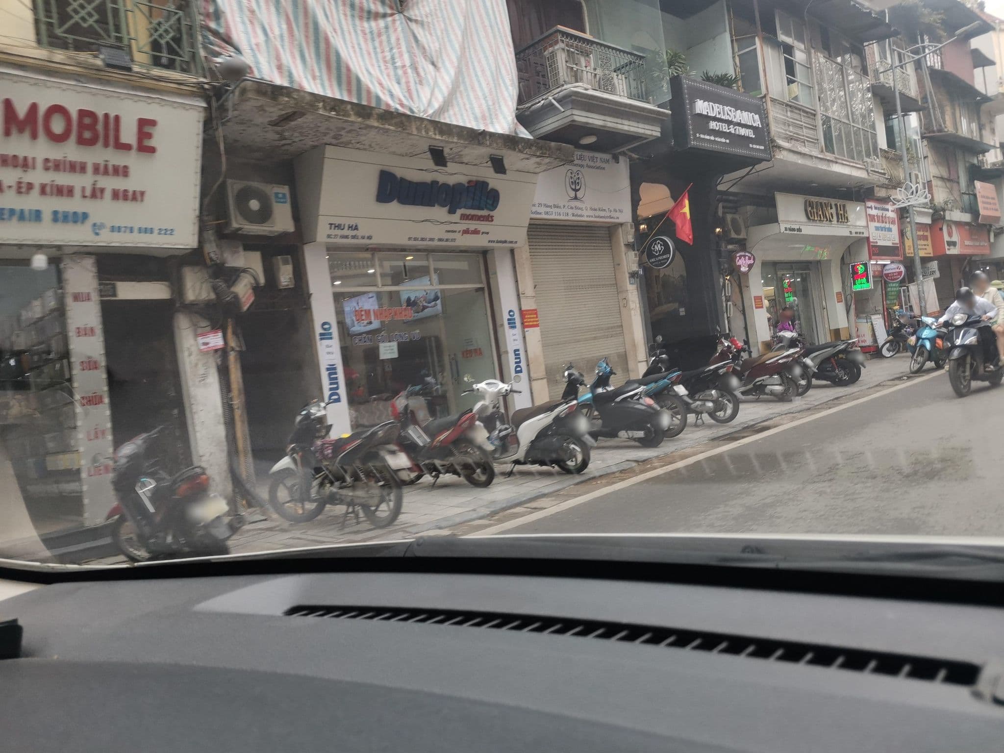 Street view near Khách Sạn Rendezvous, Hoàn Kiếm — © hn_left_2 (CC BY-SA · Mapillary)