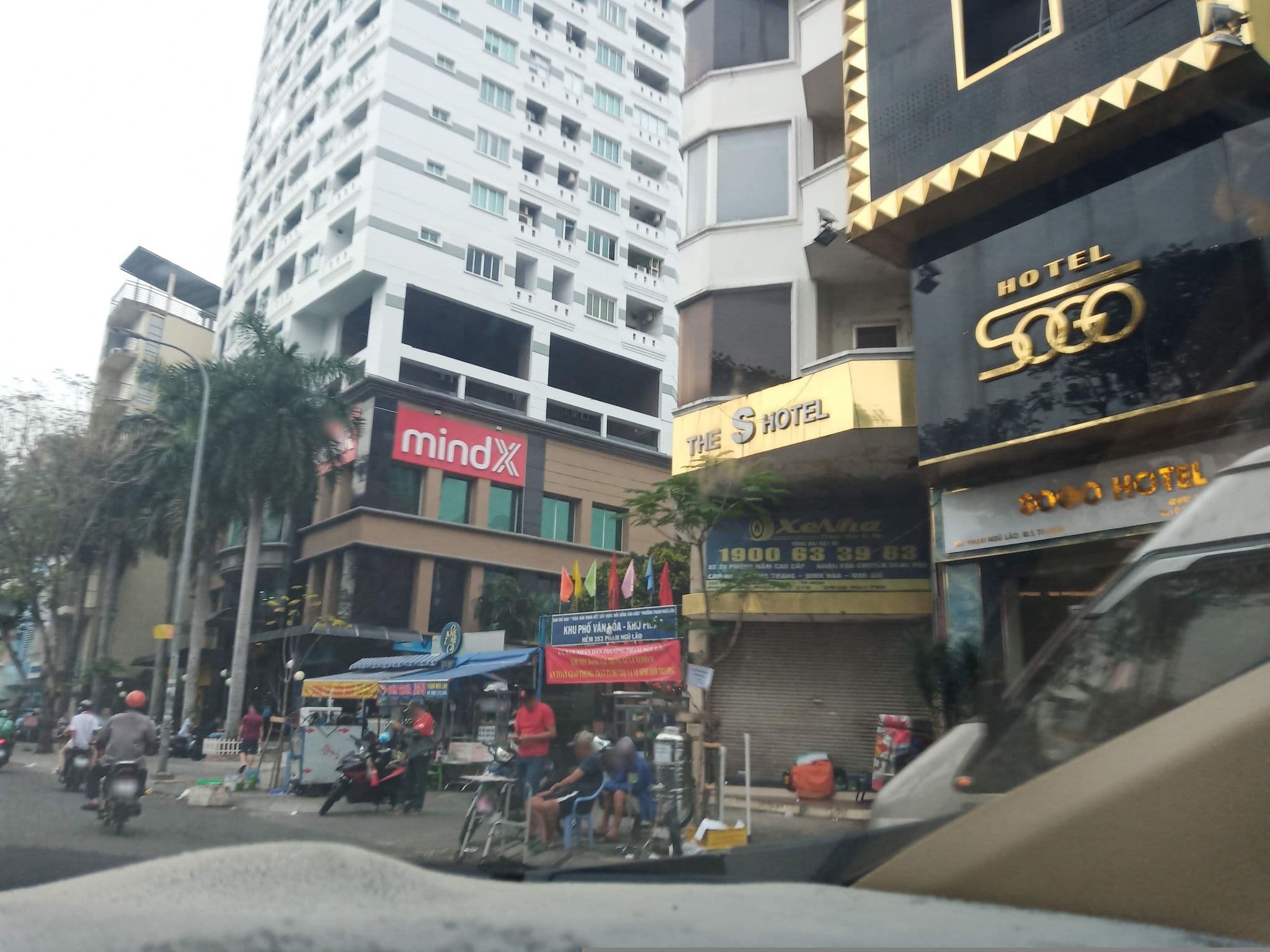 Street view near Khách Sạn Khói, Quận Ba