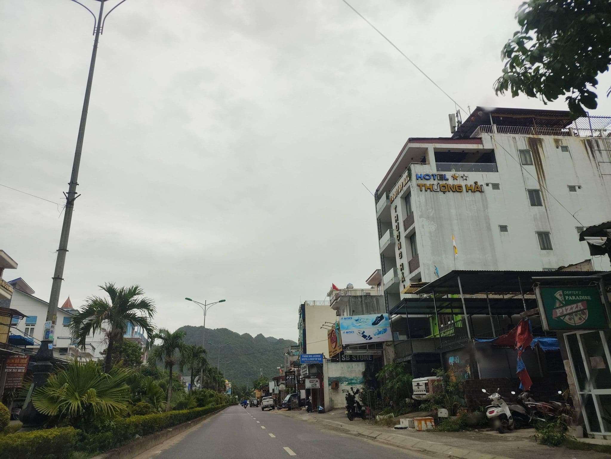 Street view near Midtown Hotel, Xuân Sơn — © hn_right_1 (CC BY-SA · Mapillary)