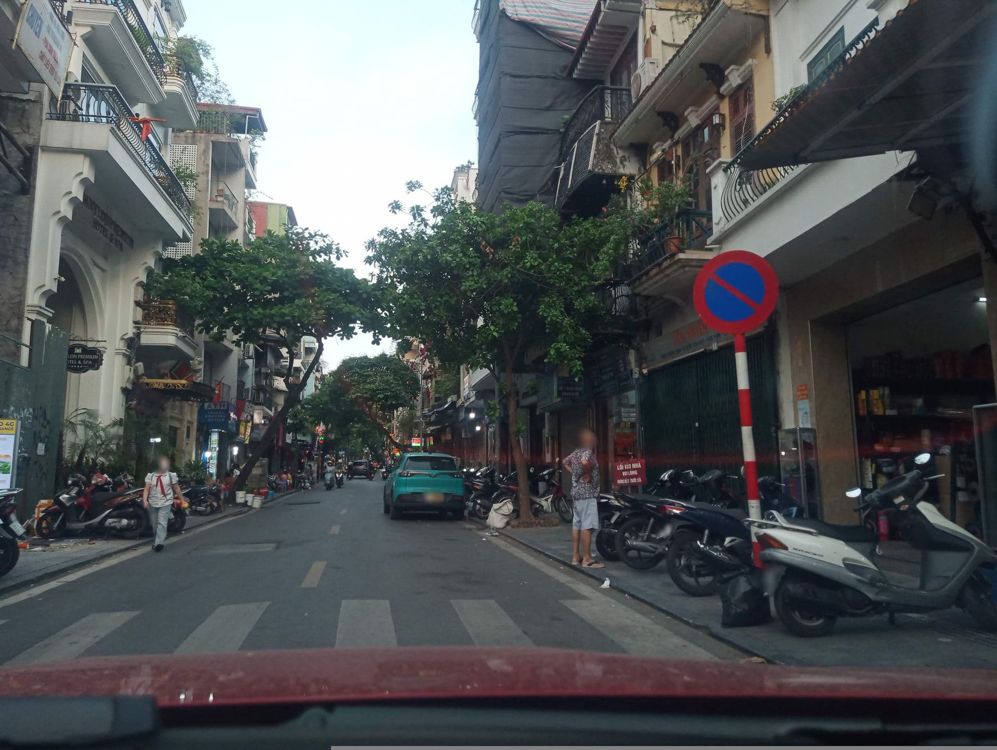 Street view near Symphony Hotel, Hoàn Kiếm — © hn_front_1 (CC BY-SA · Mapillary)