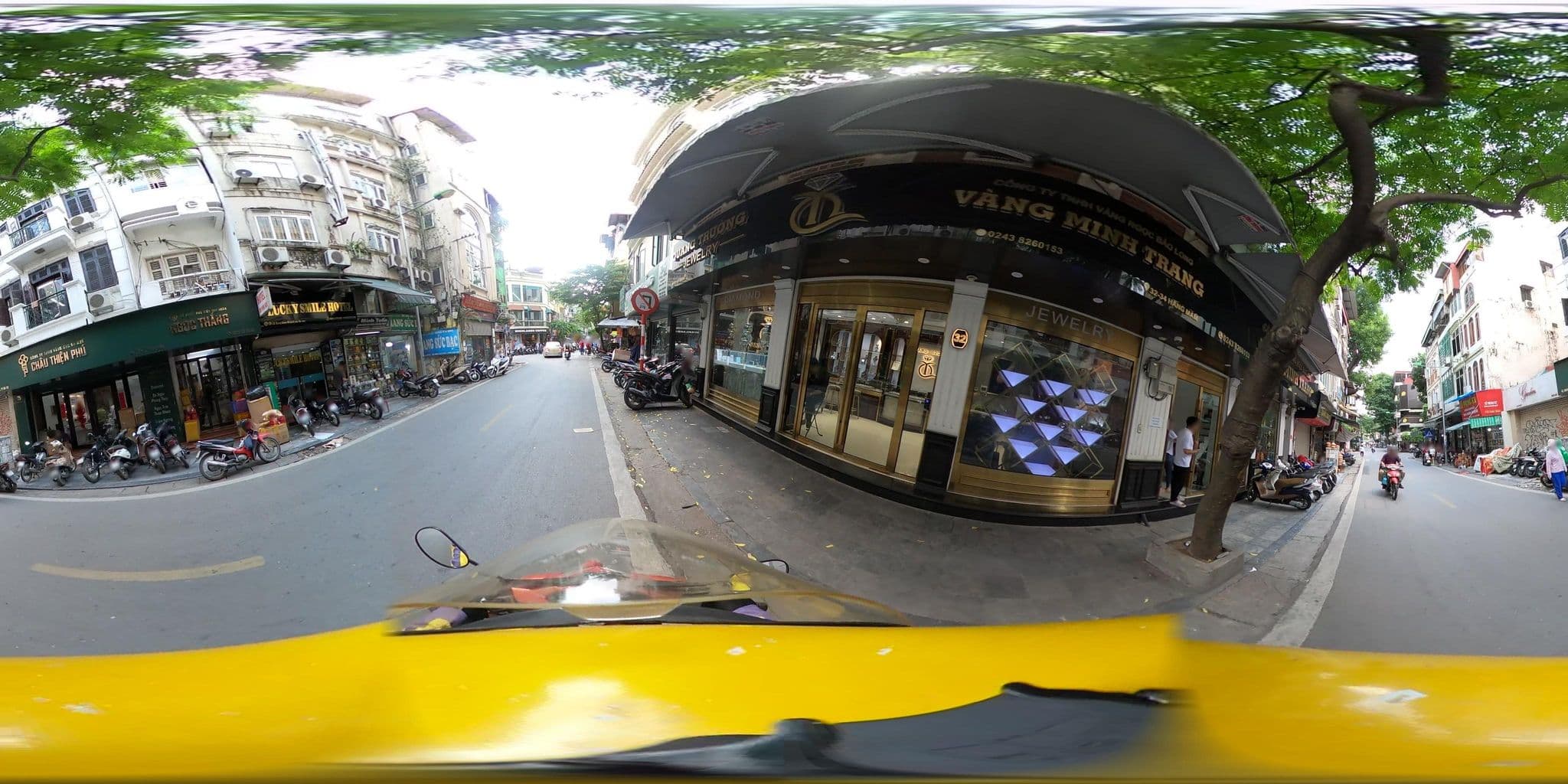 Street view near Riverside, Hoàn Kiếm — © bemaps_hn_kien (CC BY-SA · Mapillary)