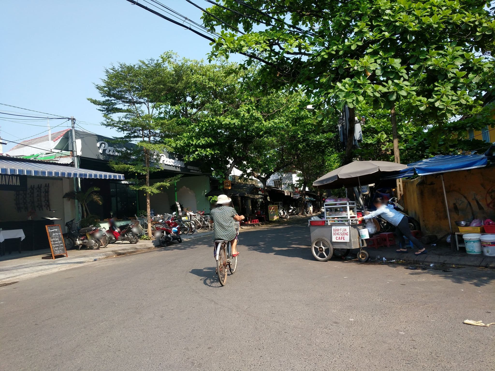 Street view near Típi Hostel, Hoi An