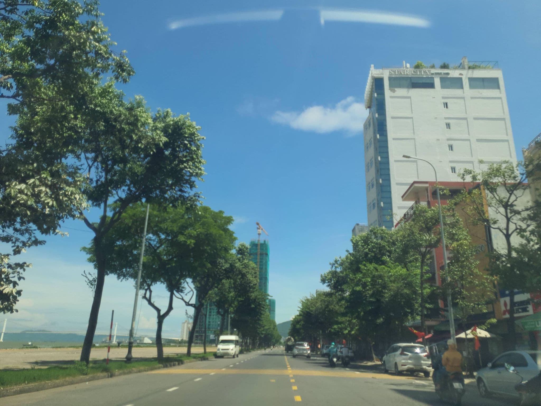 Street view near Barney's Danang Backpacker's Hostel, An Hải