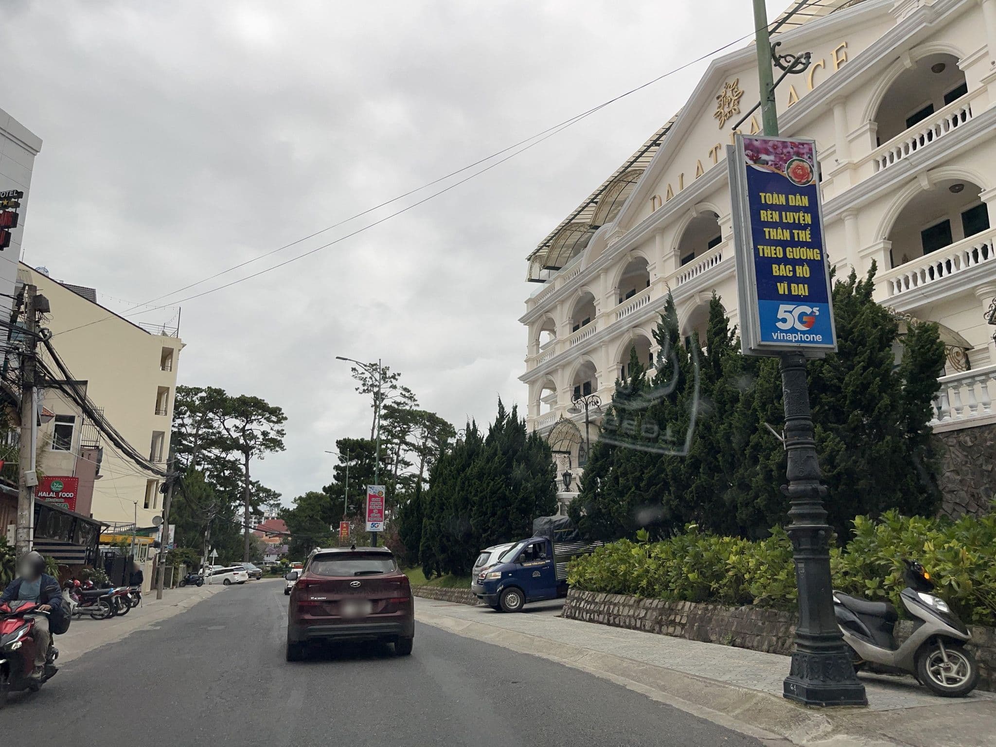 Street view near Khách sạn Hoàng hậu, Ðà Lạt