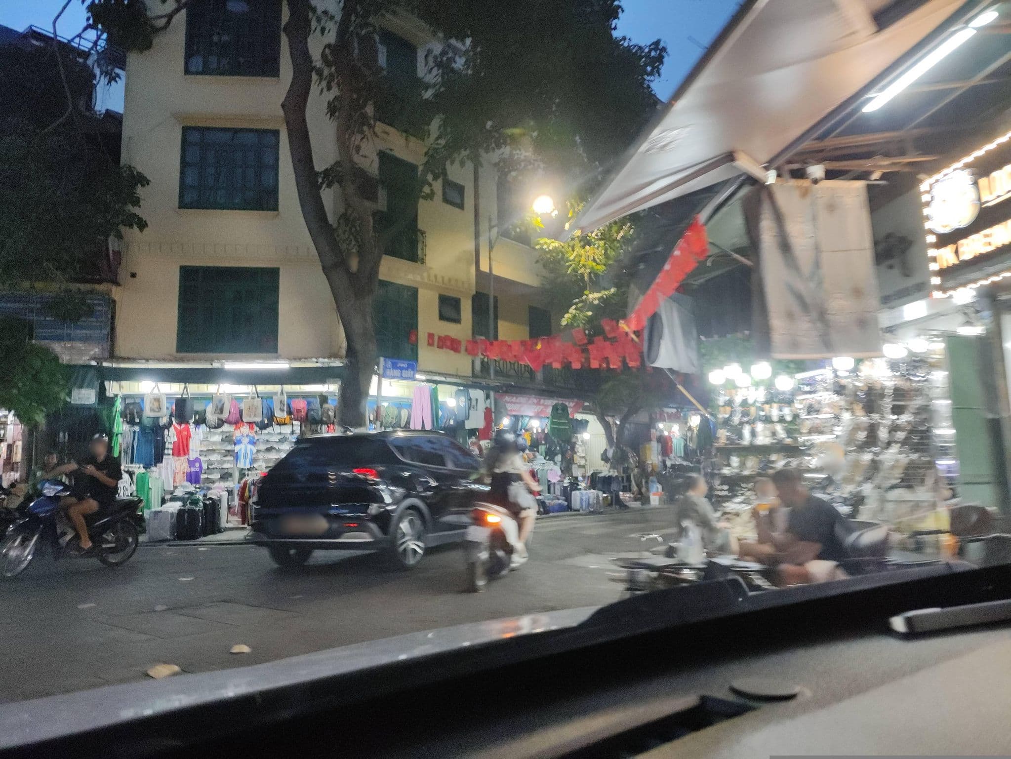Street view near Khách Sạn Legacy, Hoàn Kiếm