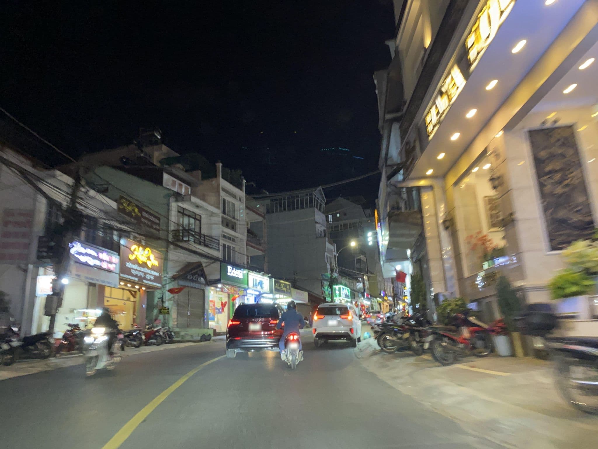 Street view near Tulip III Hotel, Ðà Lạt