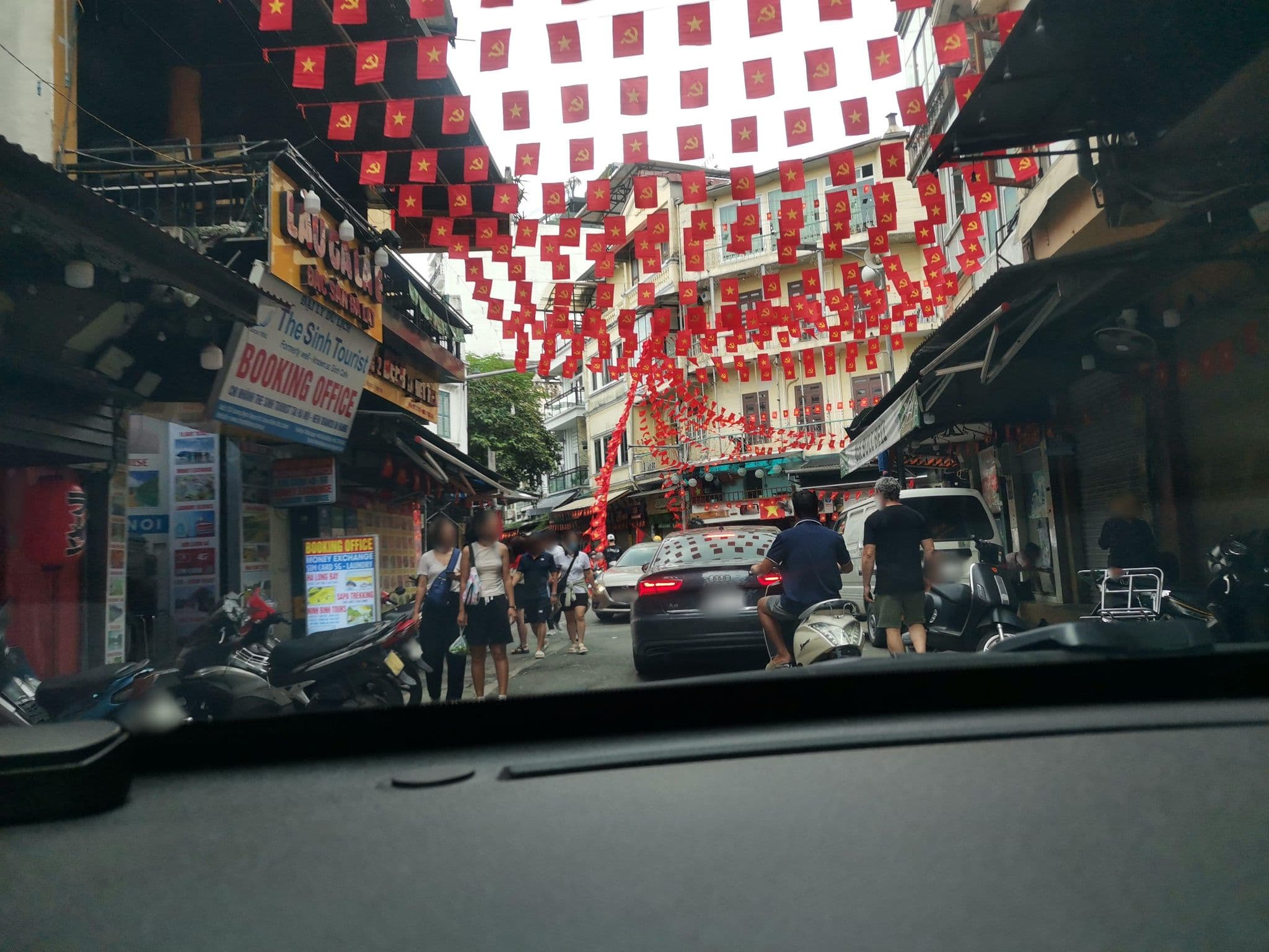 Street view near Pillow backpacks hostel, Hoàn Kiếm