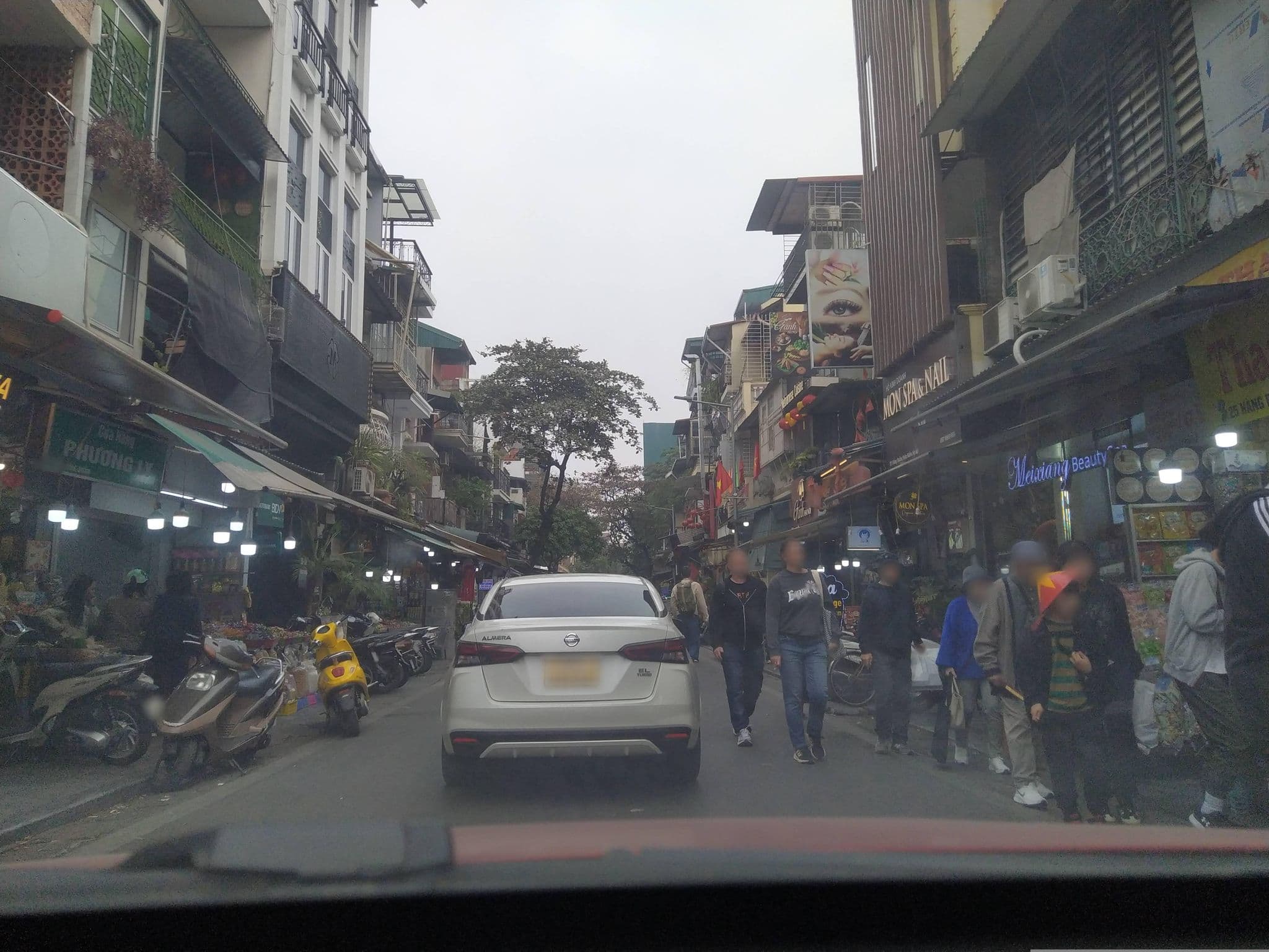 Street view near Khác Sạn Cocoon Inn, Hoàn Kiếm — © hn_front_1 (CC BY-SA · Mapillary)