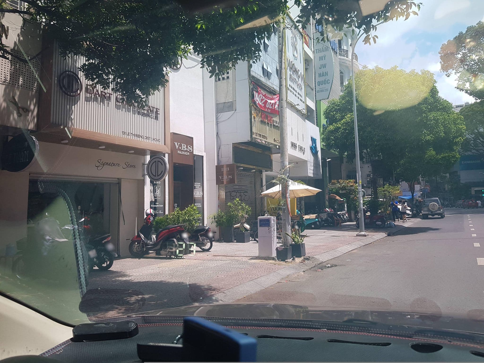 Street view near Khách Sạn Queen Ann, Quận Ba