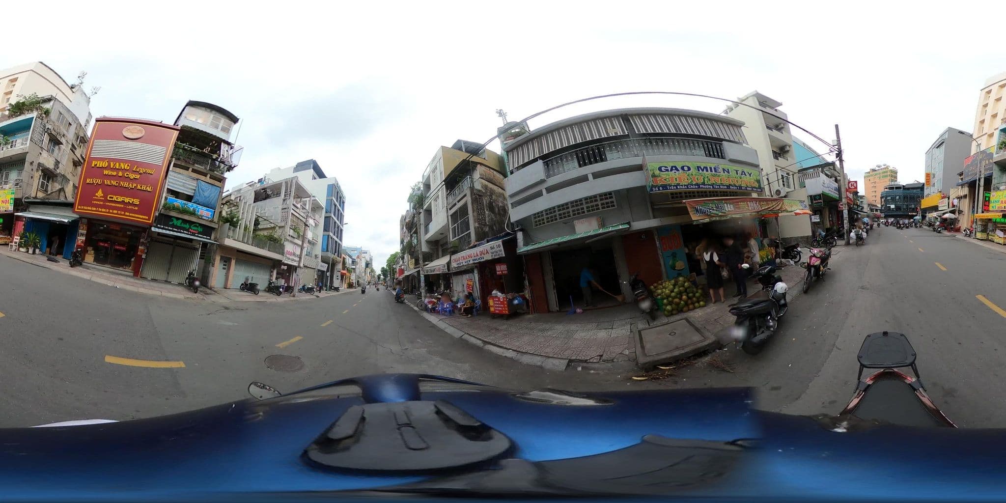 Street view near Khách Sạn Du Xuân, Quận Ba