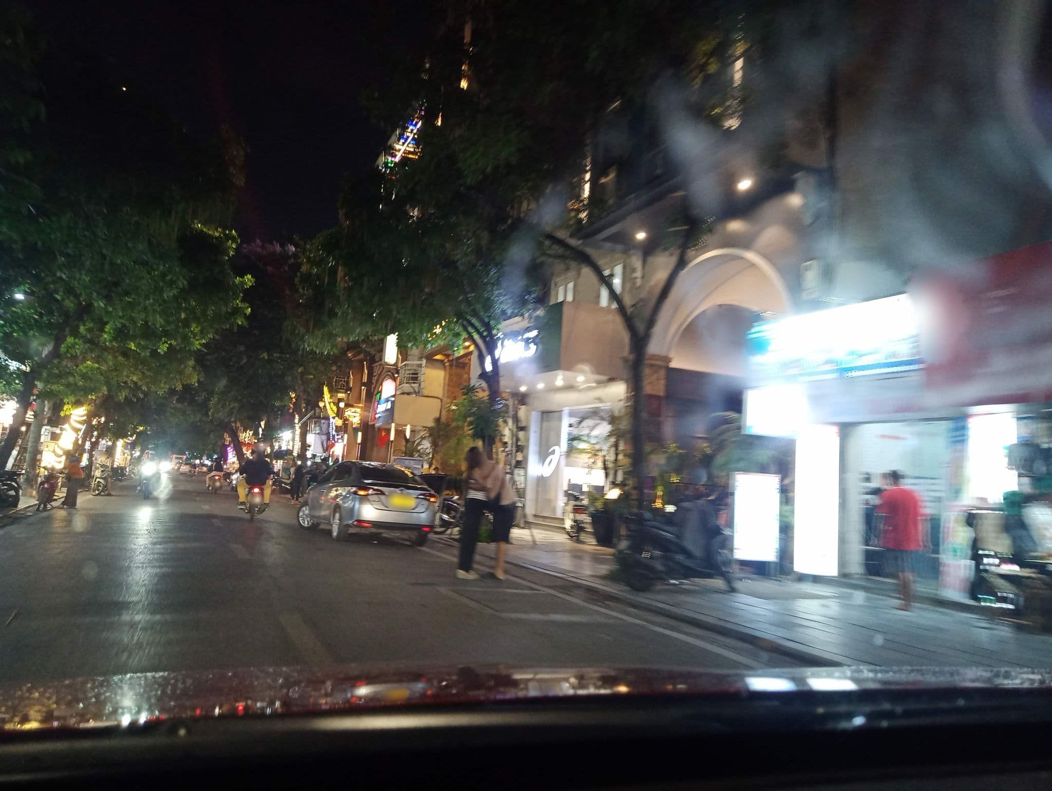 Street view near Khách Sạn Bodega, Hoàn Kiếm — © hn_front_1 (CC BY-SA · Mapillary)