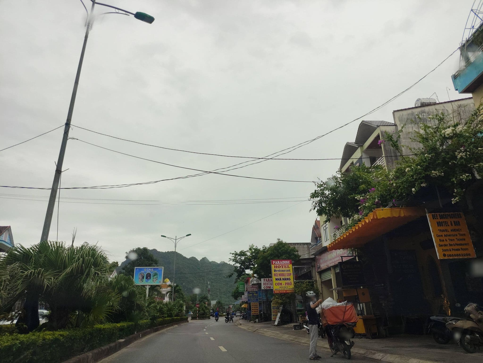 Street view near Shambalaa Hostel, Xuân Sơn — © hn_right_1 (CC BY-SA · Mapillary)