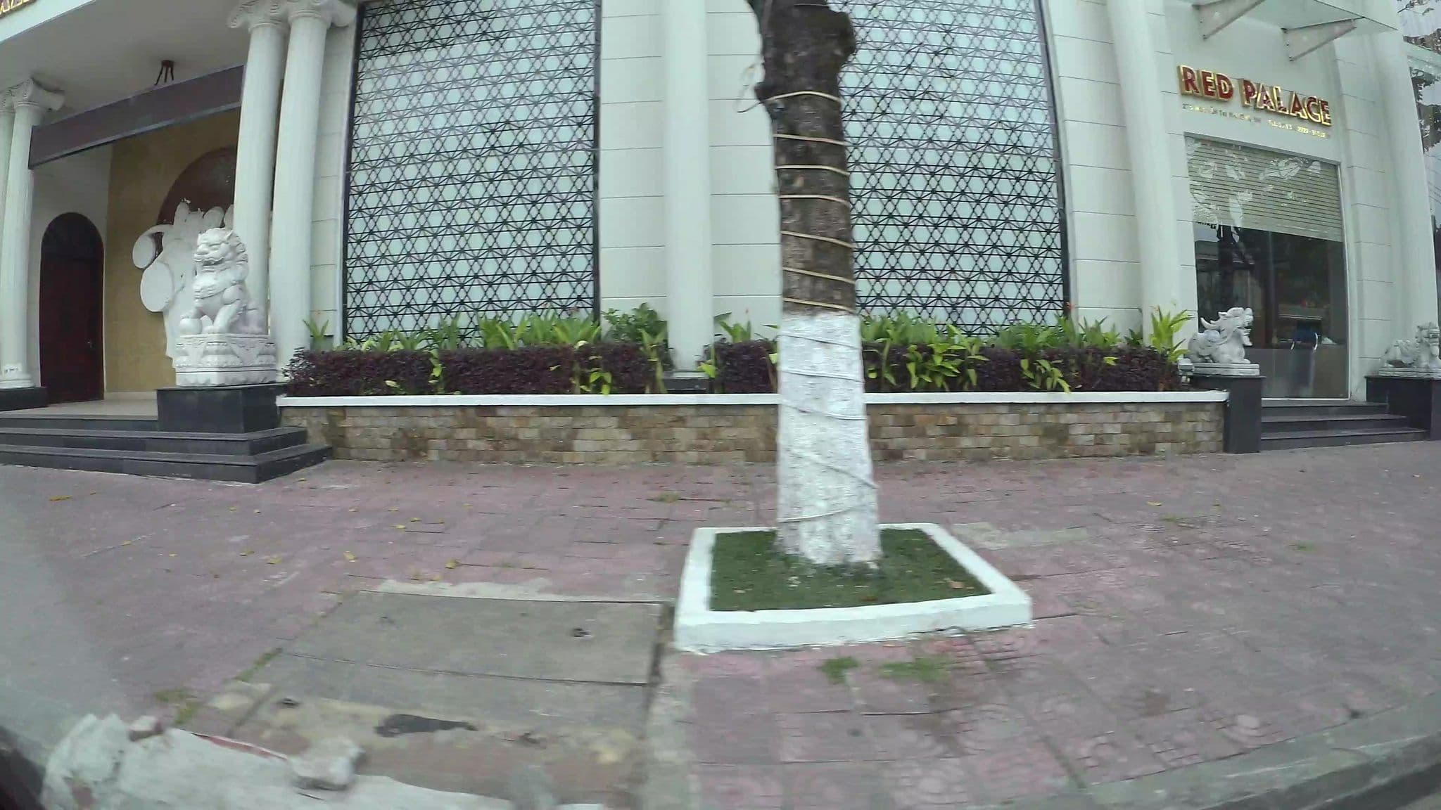 Street view near Red Palace Hotel, Da Nang — © kaartcam (CC BY-SA · Mapillary)