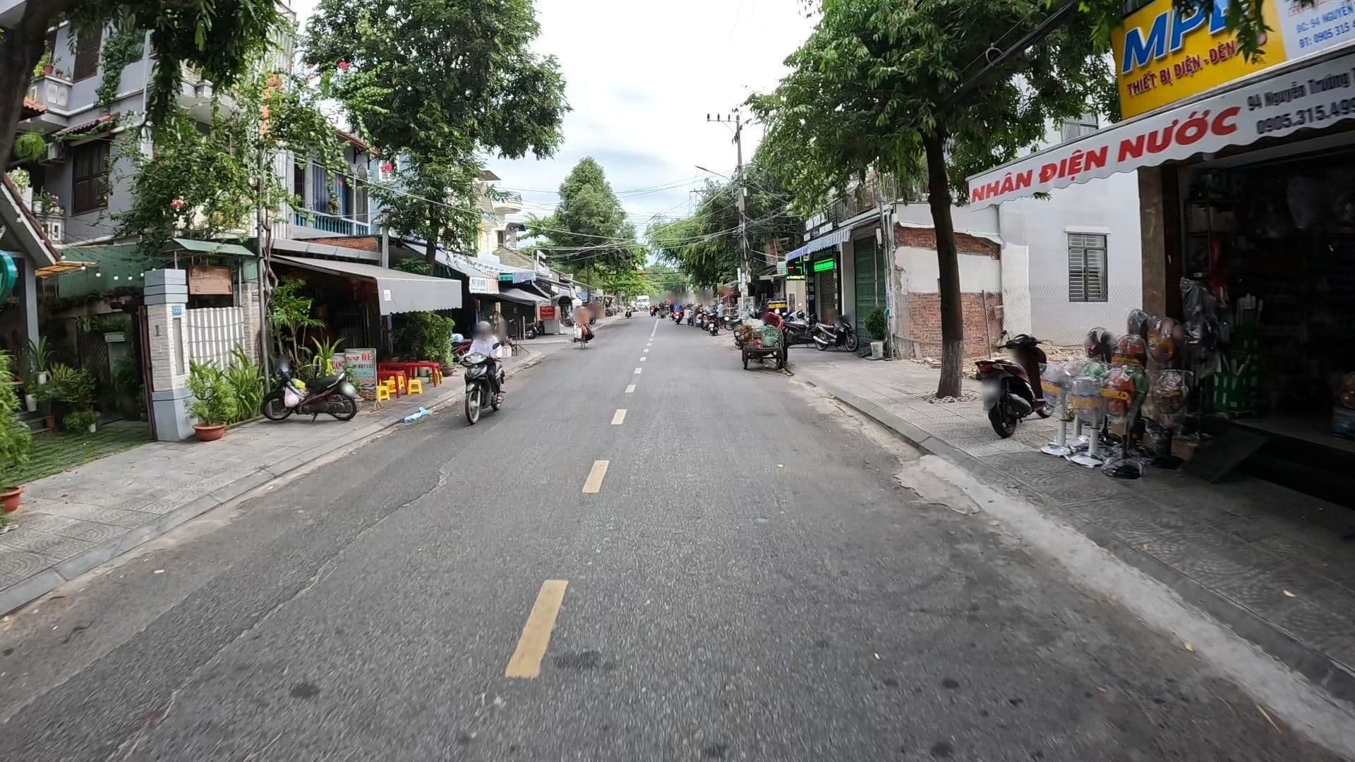 Street view near Green Coco Homestay, Hoi An