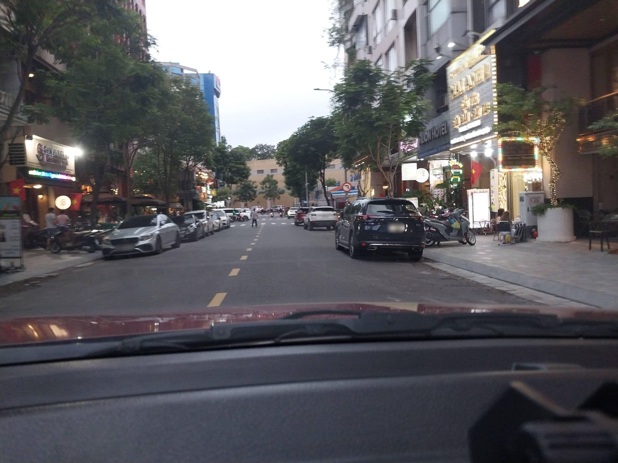 Street view near Khách Sạn Thiên Hải, Quận Ba — © sg_front_1 (CC BY-SA · Mapillary)