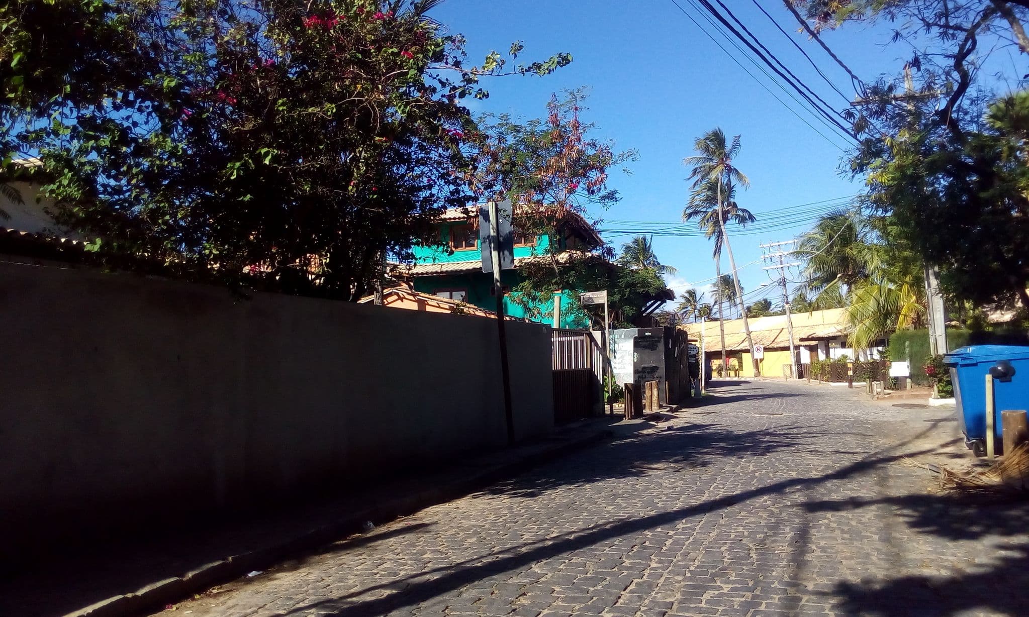 Street view near Pousada Algas Marinhas, Dias d'Ávila — © CaioSergio (CC BY-SA · Mapillary)