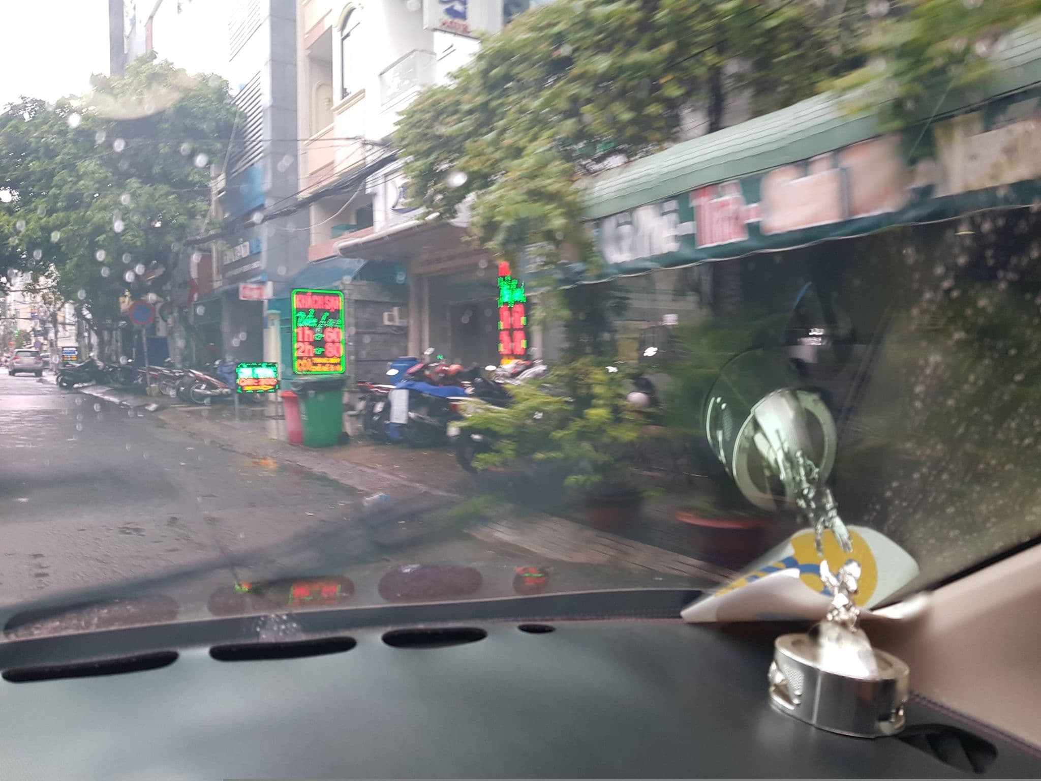 Street view near Khách Sạn Minh Hải, Quận Mười — © bemaps1 (CC BY-SA · Mapillary)