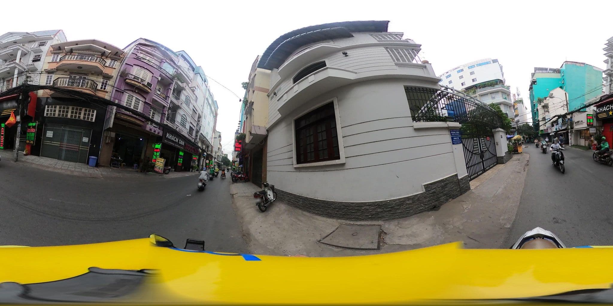 Street view near Khách Sạn Dung Xuyên, Quận Mười — © bemaps3_sg (CC BY-SA · Mapillary)
