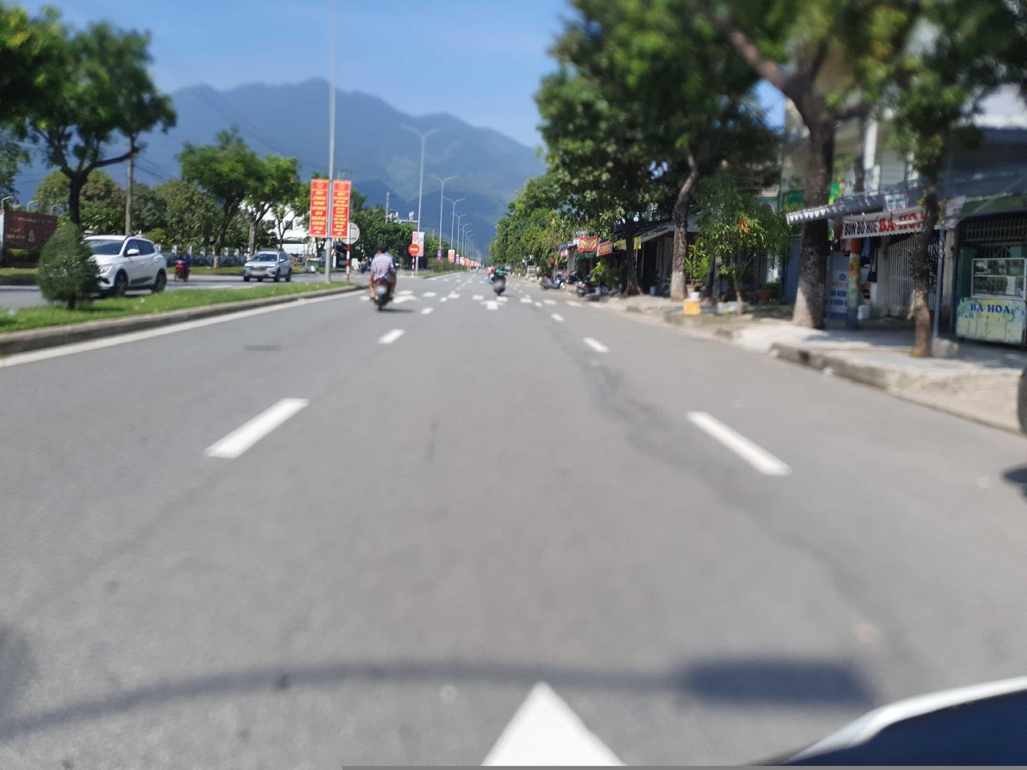 Street view near hoàng kim khách sạn, Thanh Khê — © russmcd (CC BY-SA · Mapillary)